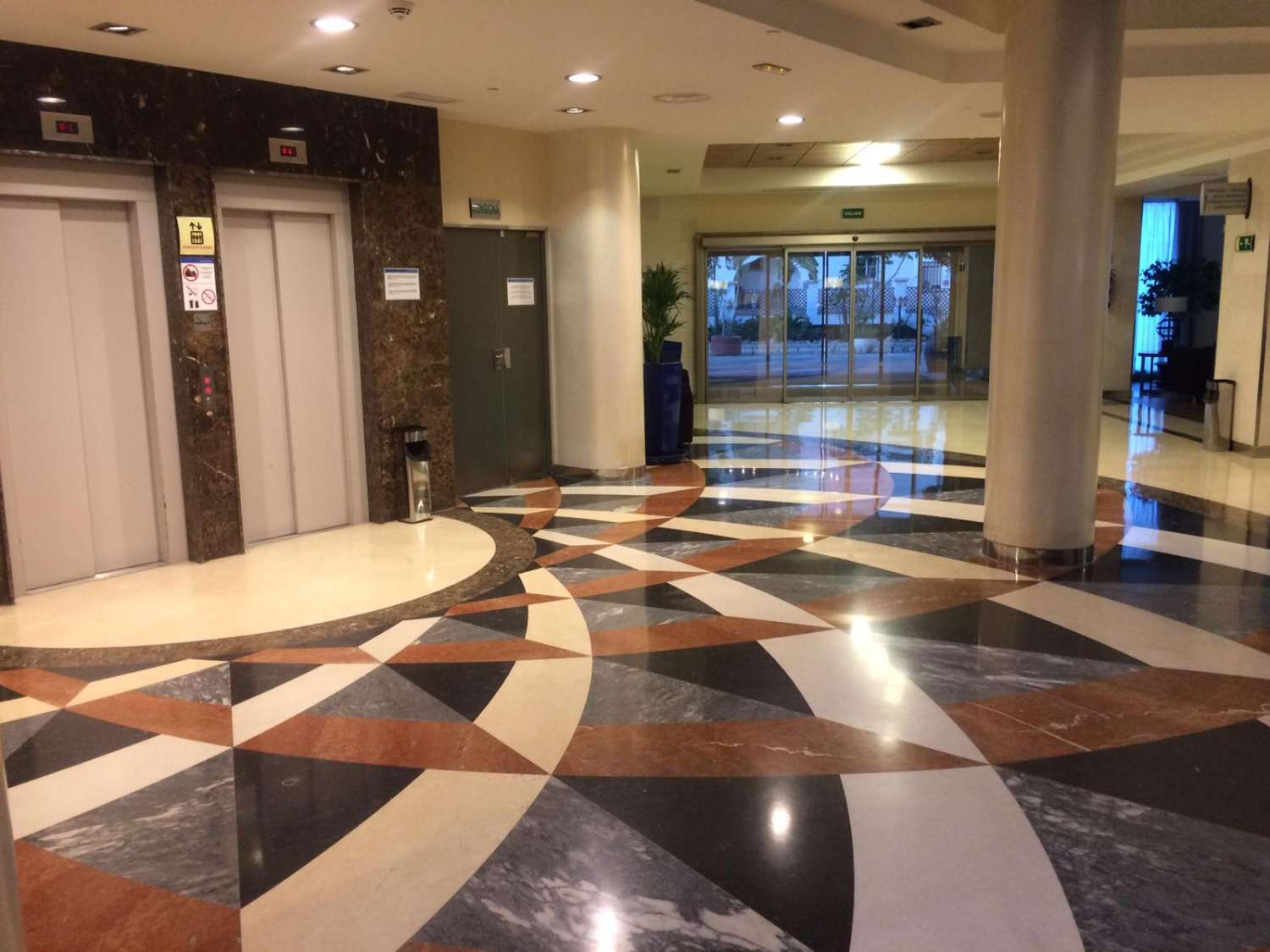 Se alquila desde 1.5 26-.28.2.27  y de 2.3.27-30.6.27  bonito apartamento  con vistas al mar  a 200 metros de la playa en Benalmádena