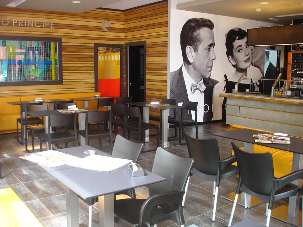 Se alquila desde 1.5 26-.28.2.27  y de 2.3.27-30.6.27  bonito apartamento  con vistas al mar  a 200 metros de la playa en Benalmádena