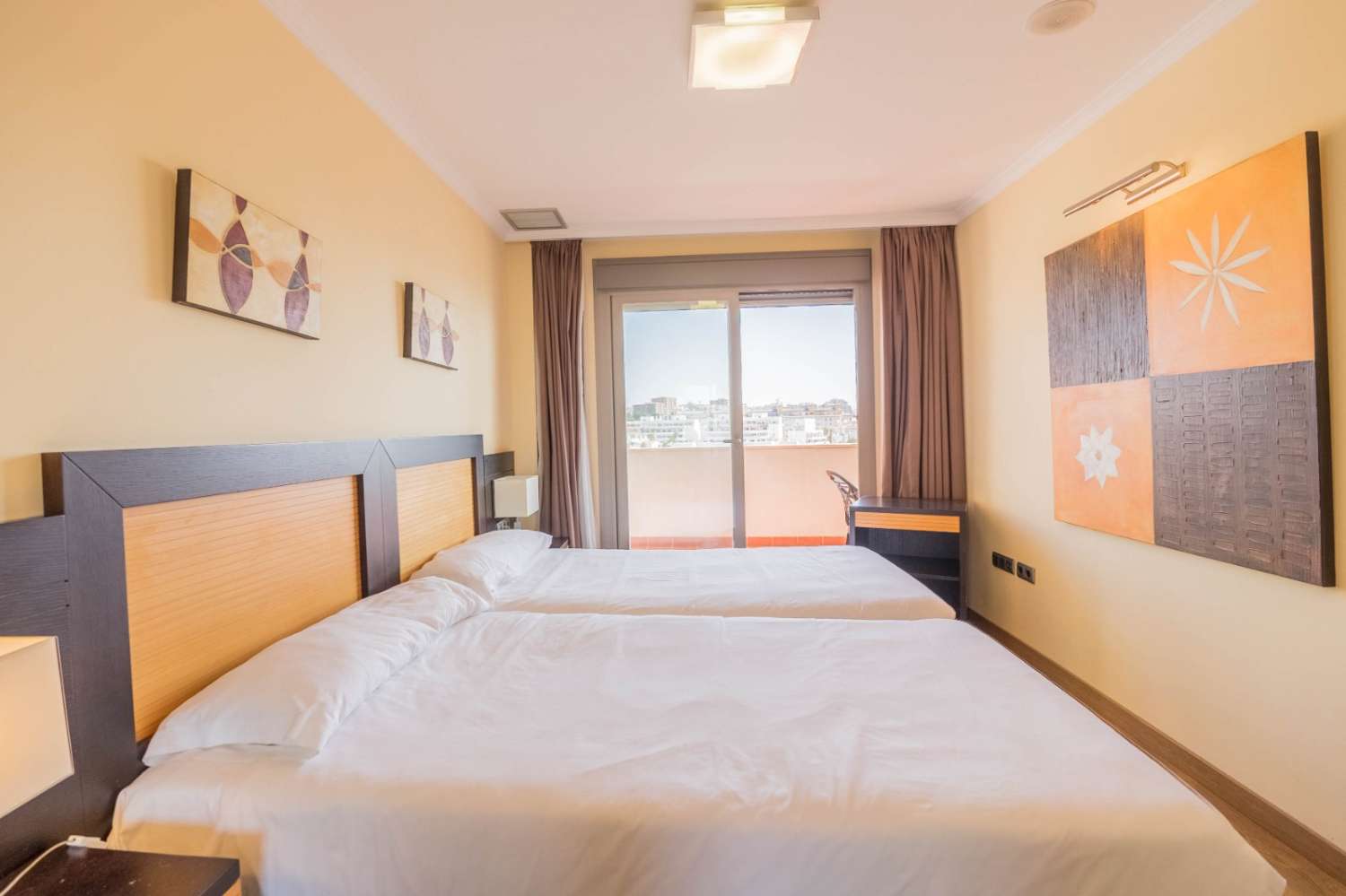 Se alquila desde 1.5 26-.28.2.27  y de 2.3.27-30.6.27  bonito apartamento  con vistas al mar  a 200 metros de la playa en Benalmádena