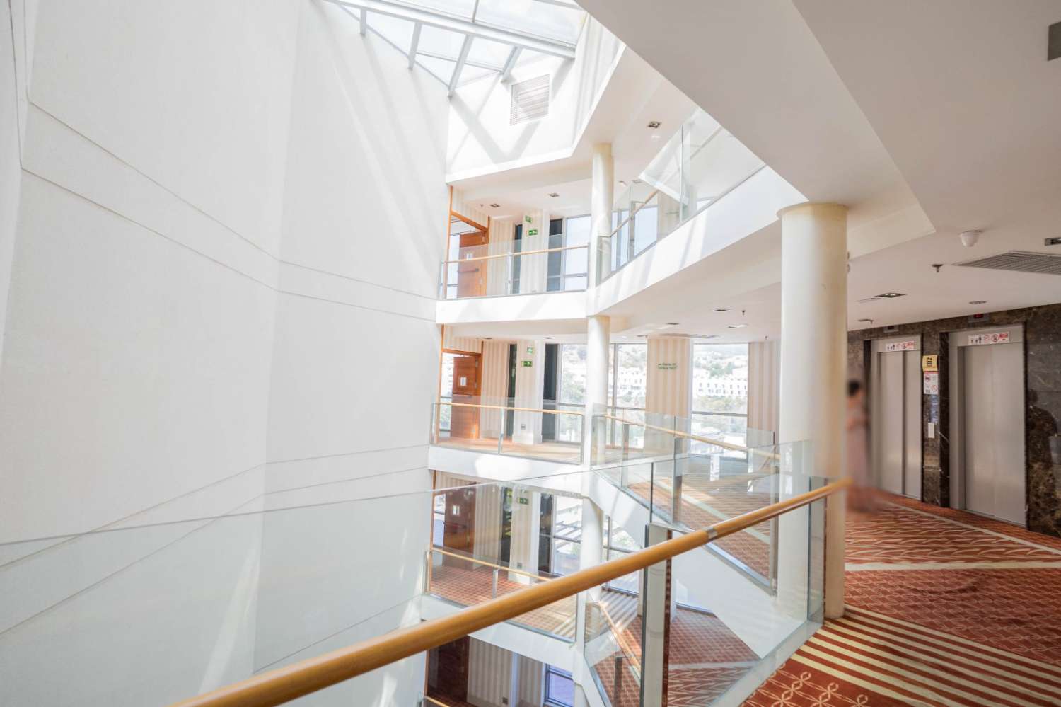 Se alquila desde 1.5 26-.28.2.27  y de 2.3.27-30.6.27  bonito apartamento  con vistas al mar  a 200 metros de la playa en Benalmádena