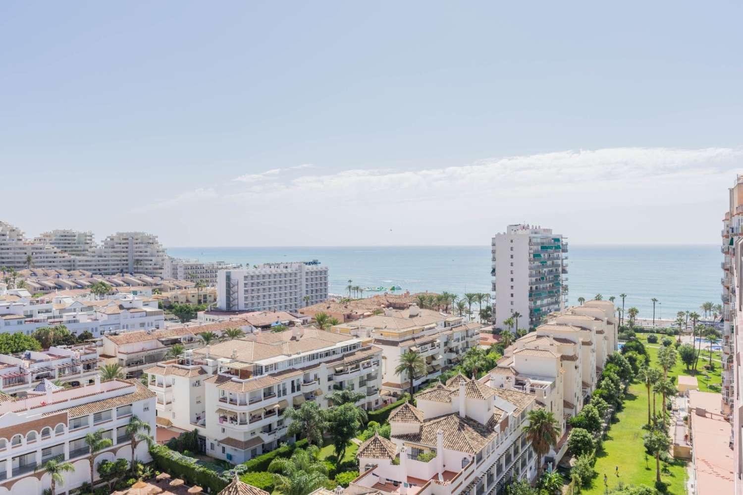 Se alquila desde 1.5 26-.28.2.27  y de 2.3.27-30.6.27  bonito apartamento  con vistas al mar  a 200 metros de la playa en Benalmádena