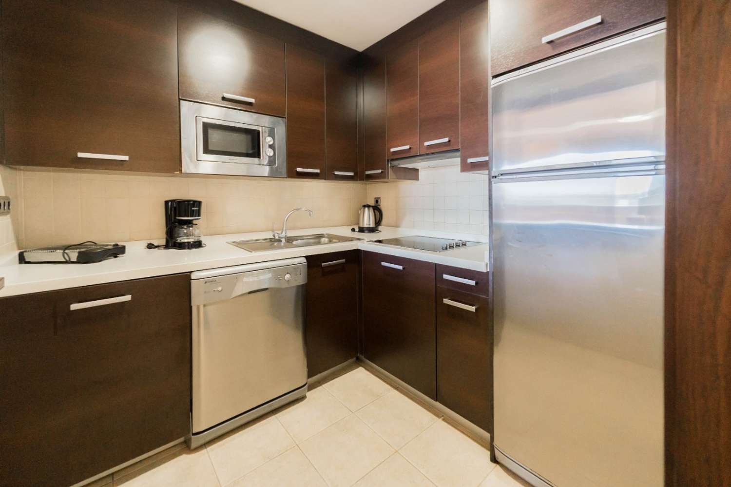 Se alquila desde 1.5 26-.28.2.27  y de 2.3.27-30.6.27  bonito apartamento  con vistas al mar  a 200 metros de la playa en Benalmádena