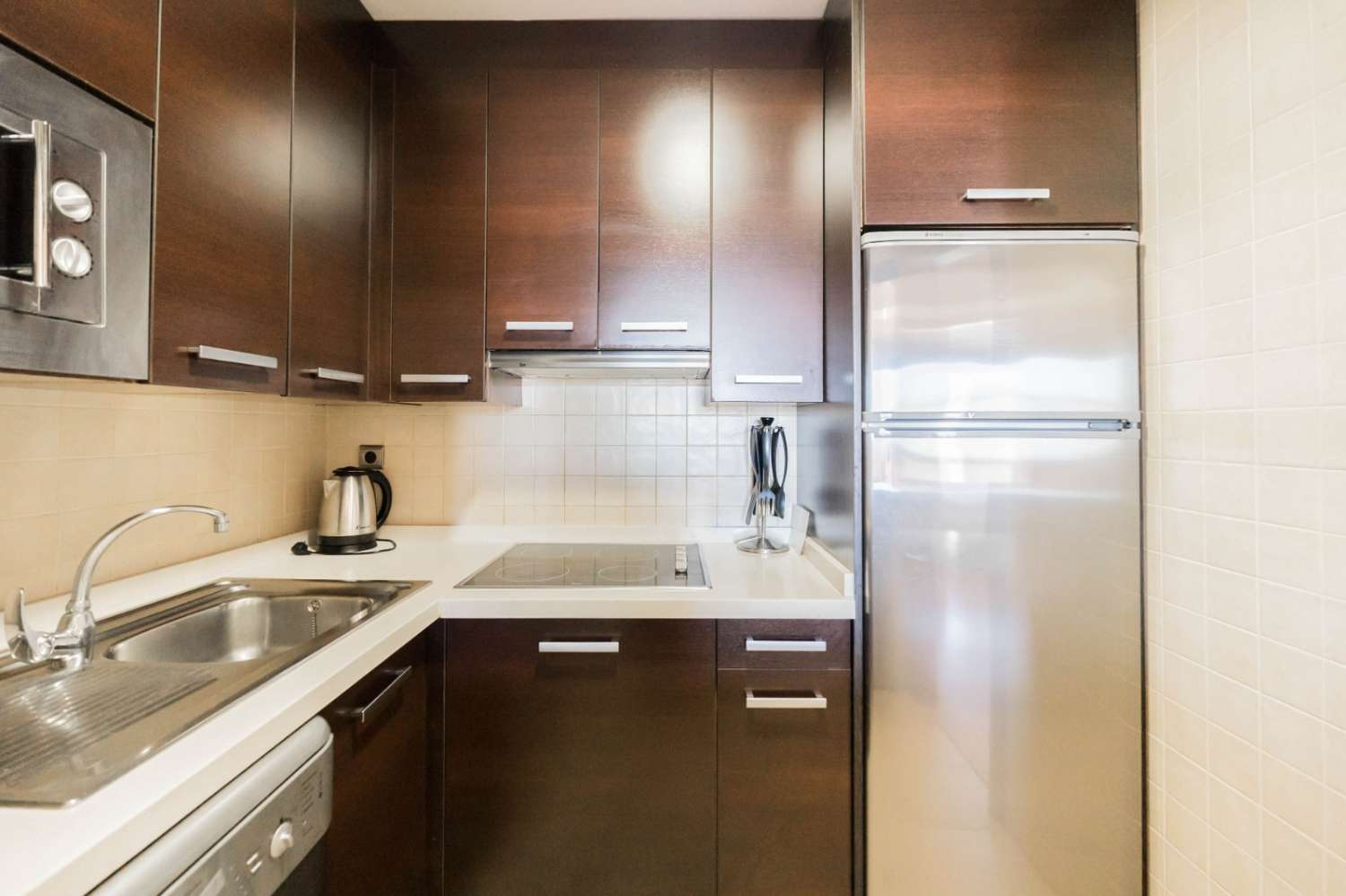 Se alquila desde 1.5 26-.28.2.27  y de 2.3.27-30.6.27  bonito apartamento  con vistas al mar  a 200 metros de la playa en Benalmádena