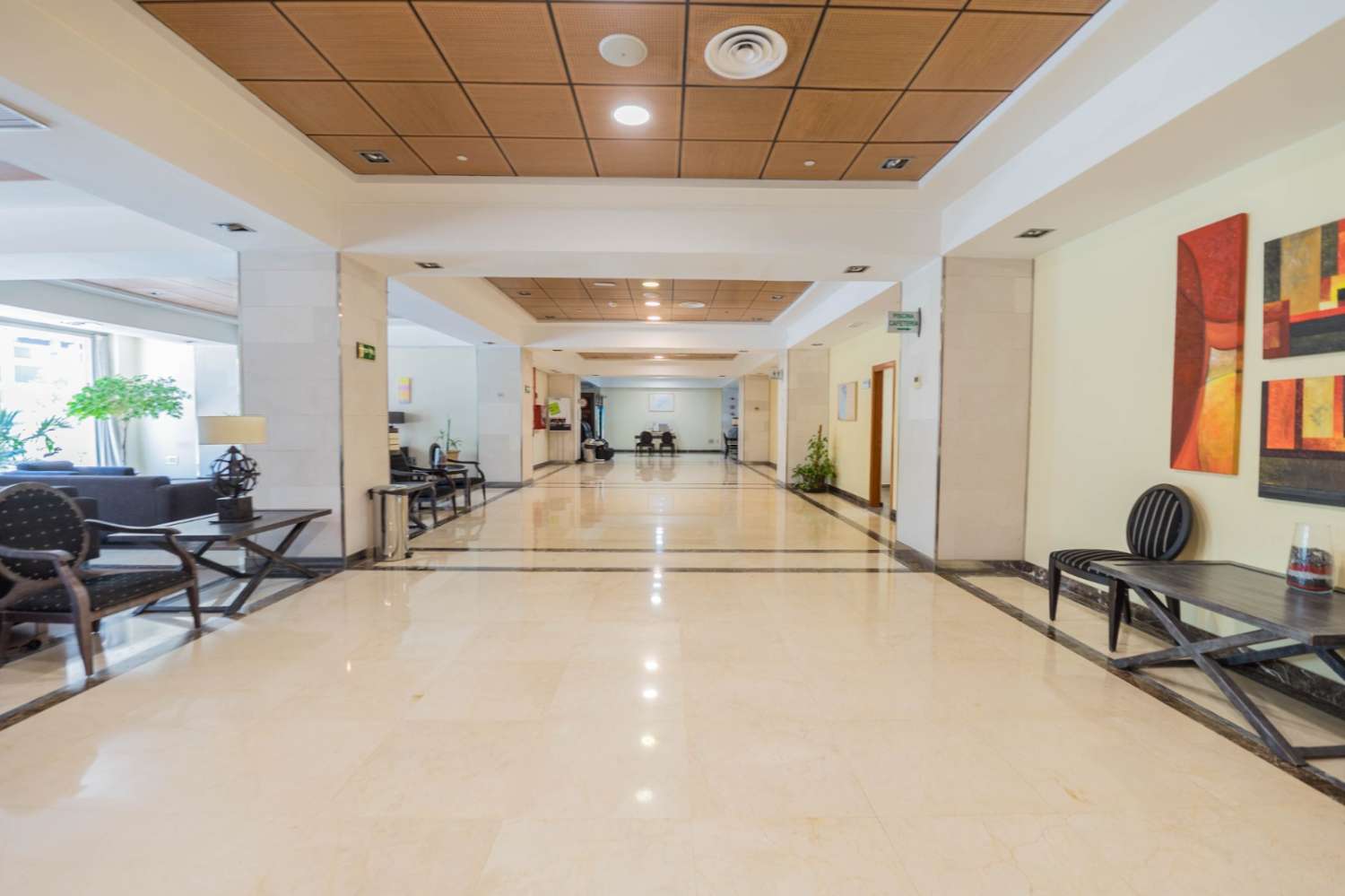 Se alquila desde 1.5 26-.28.2.27  y de 2.3.27-30.6.27  bonito apartamento  con vistas al mar  a 200 metros de la playa en Benalmádena