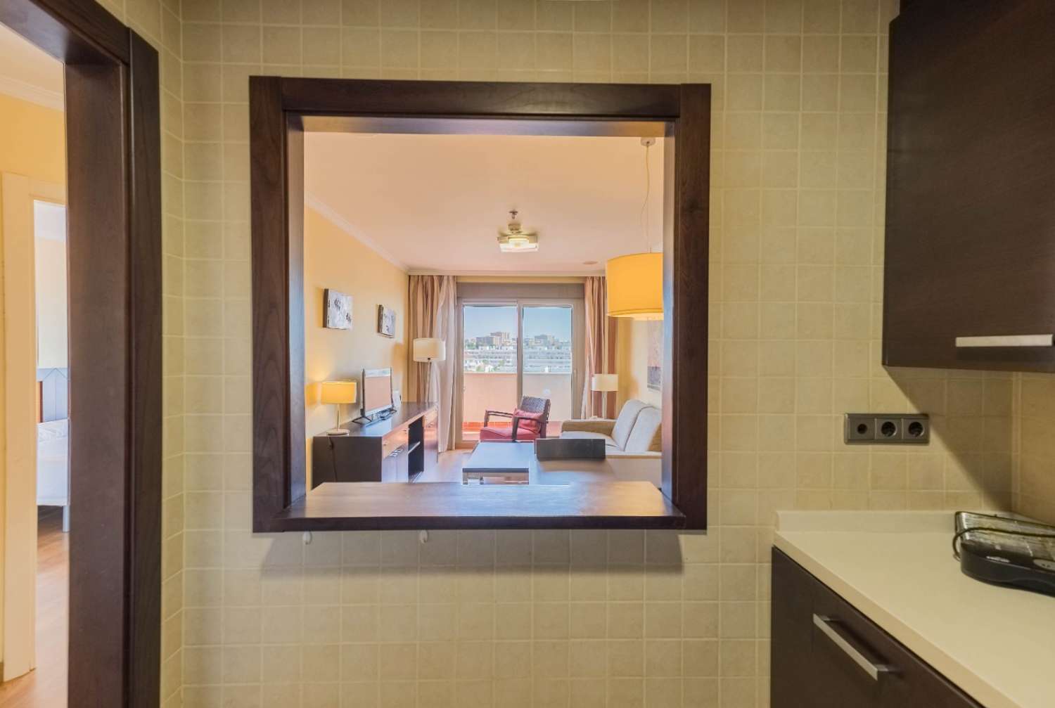 Se alquila desde 1.5 26-.28.2.27  y de 2.3.27-30.6.27  bonito apartamento  con vistas al mar  a 200 metros de la playa en Benalmádena