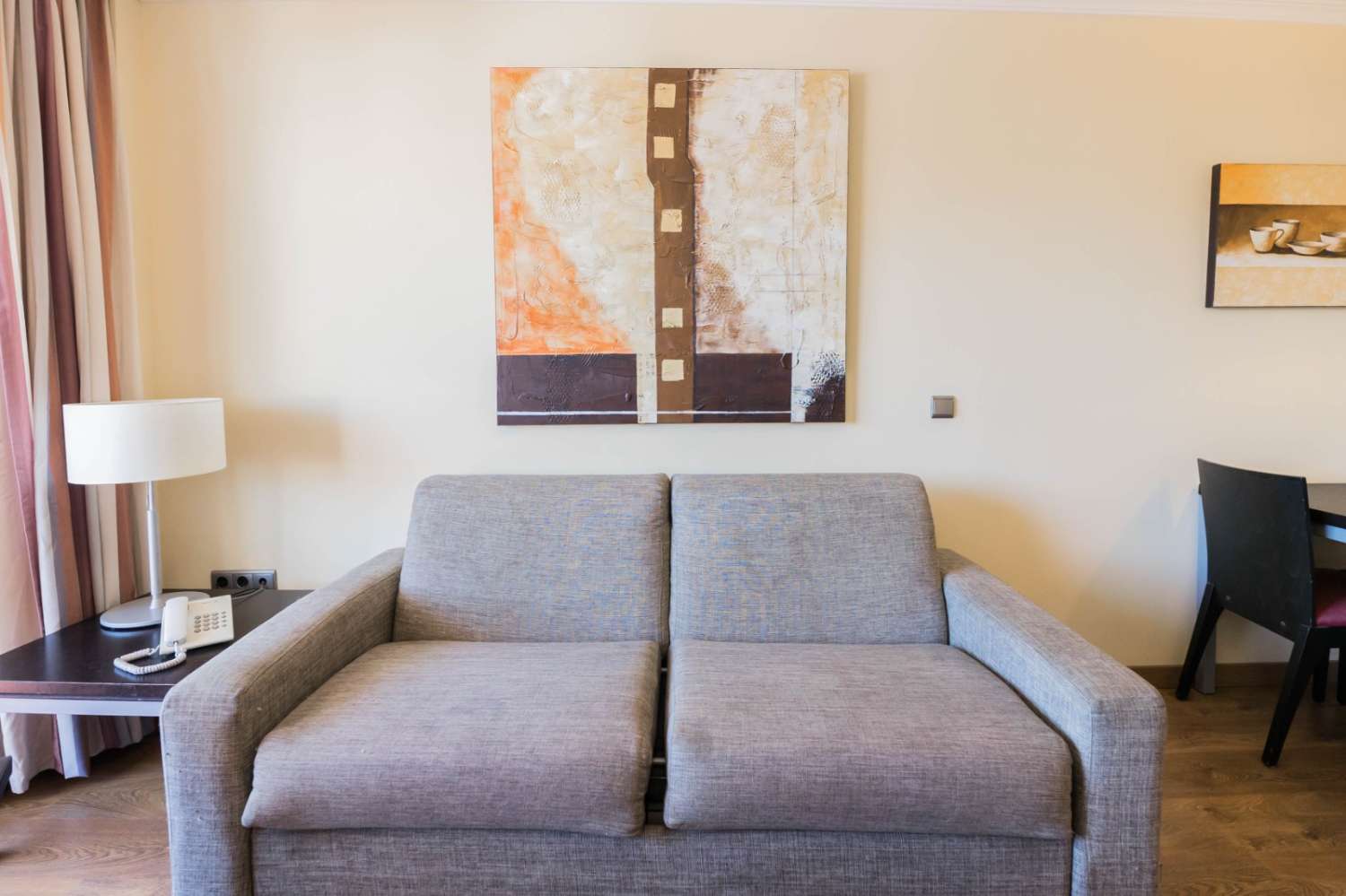 Se alquila desde 1.5 26-.28.2.27  y de 2.3.27-30.6.27  bonito apartamento  con vistas al mar  a 200 metros de la playa en Benalmádena