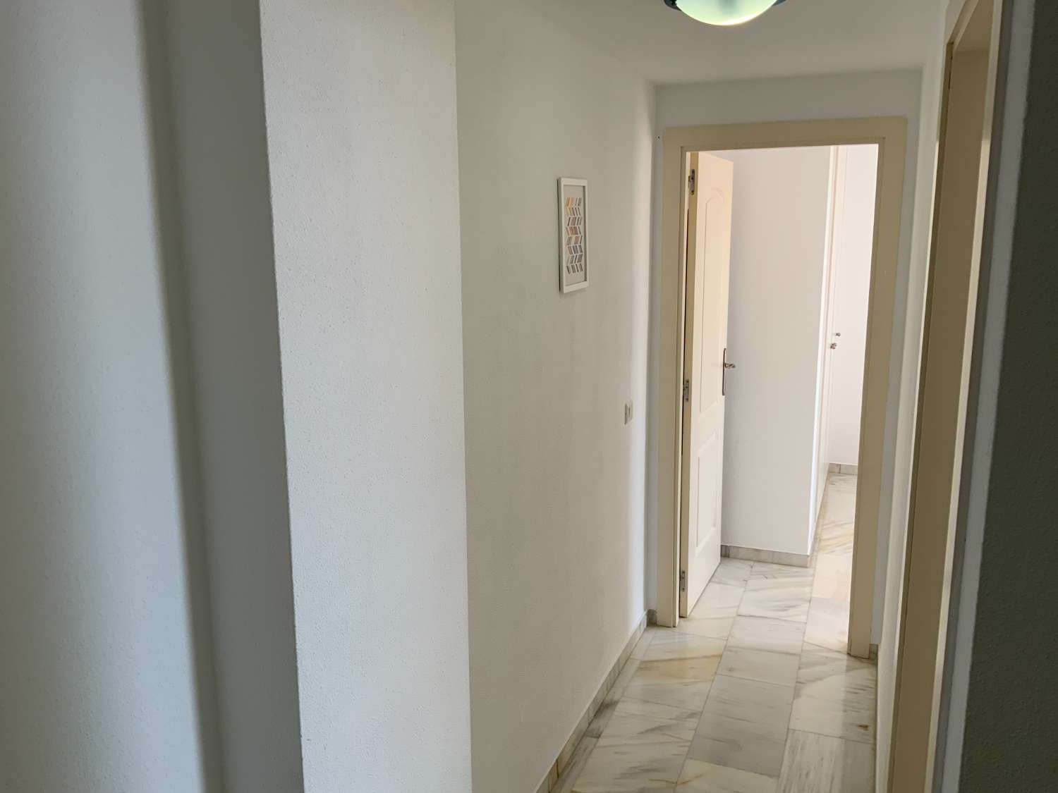 SE ALQUILA DESDE 1.9.26.30.6.27 BONITO APARTAMENTO  A  70 METROS DE LA PLAYA  EN BENALMADENA