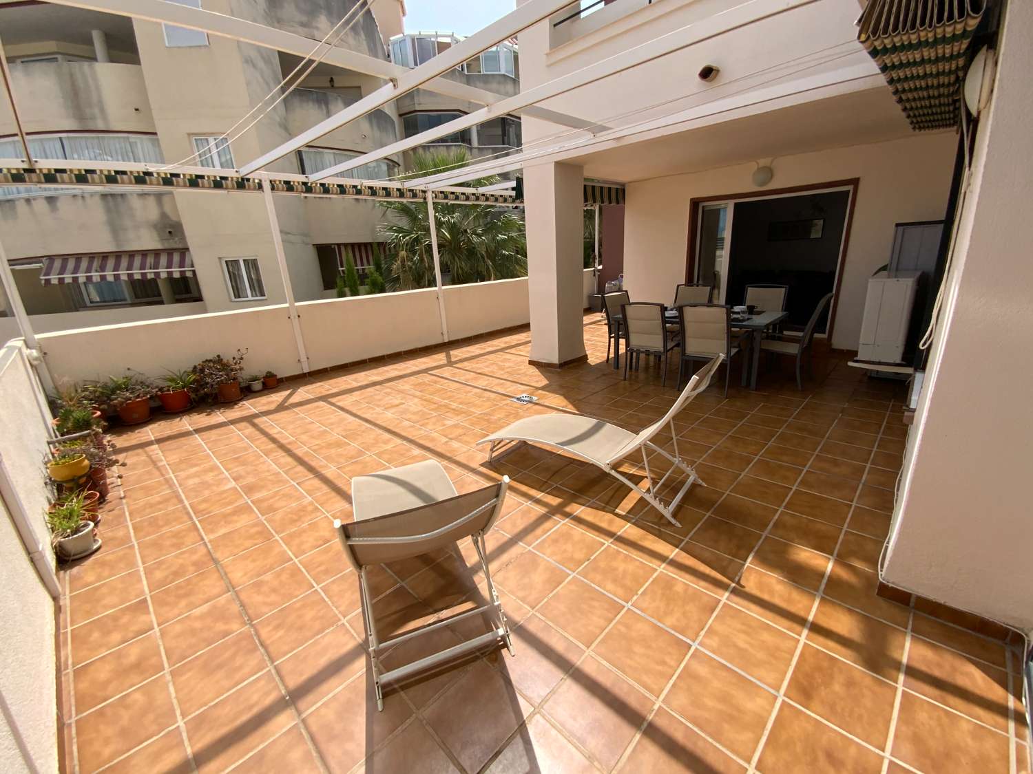 SE ALQUILA DESDE 1.9.26.30.6.27 BONITO APARTAMENTO  A  70 METROS DE LA PLAYA  EN BENALMADENA
