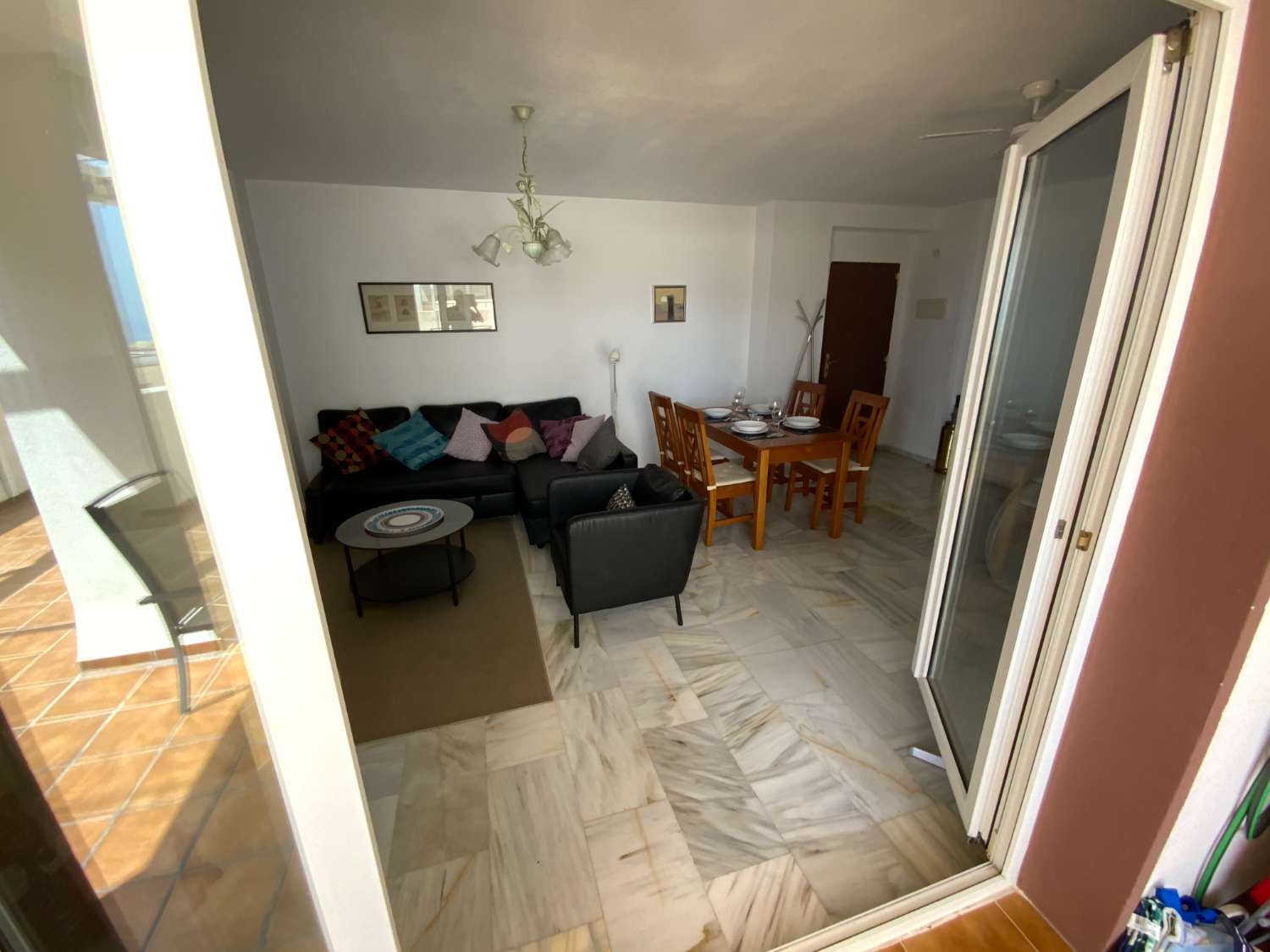 SE ALQUILA DESDE 1.9.26.30.6.27 BONITO APARTAMENTO  A  70 METROS DE LA PLAYA  EN BENALMADENA