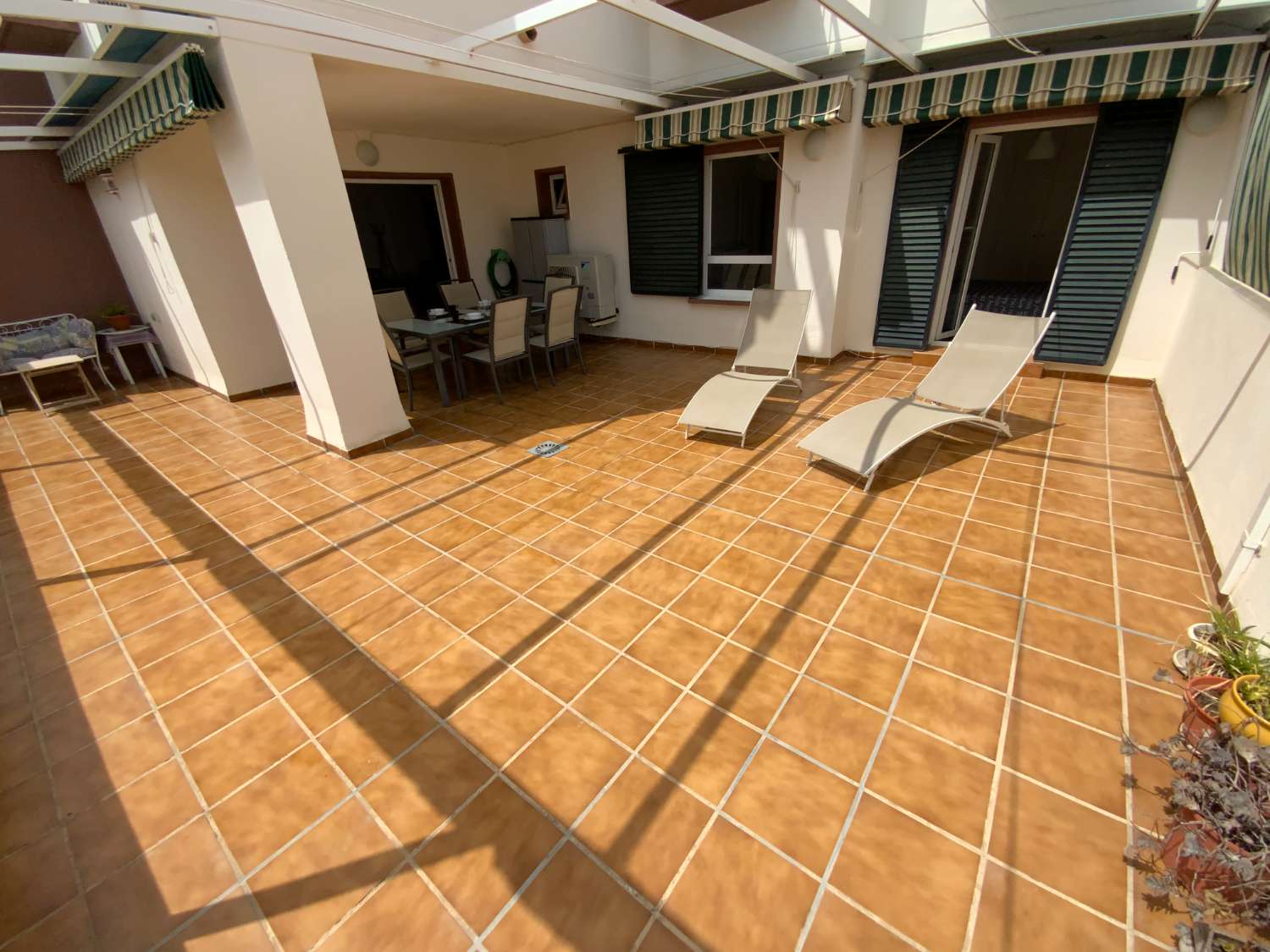 SE ALQUILA DESDE 1.9.26.30.6.27 BONITO APARTAMENTO  A  70 METROS DE LA PLAYA  EN BENALMADENA