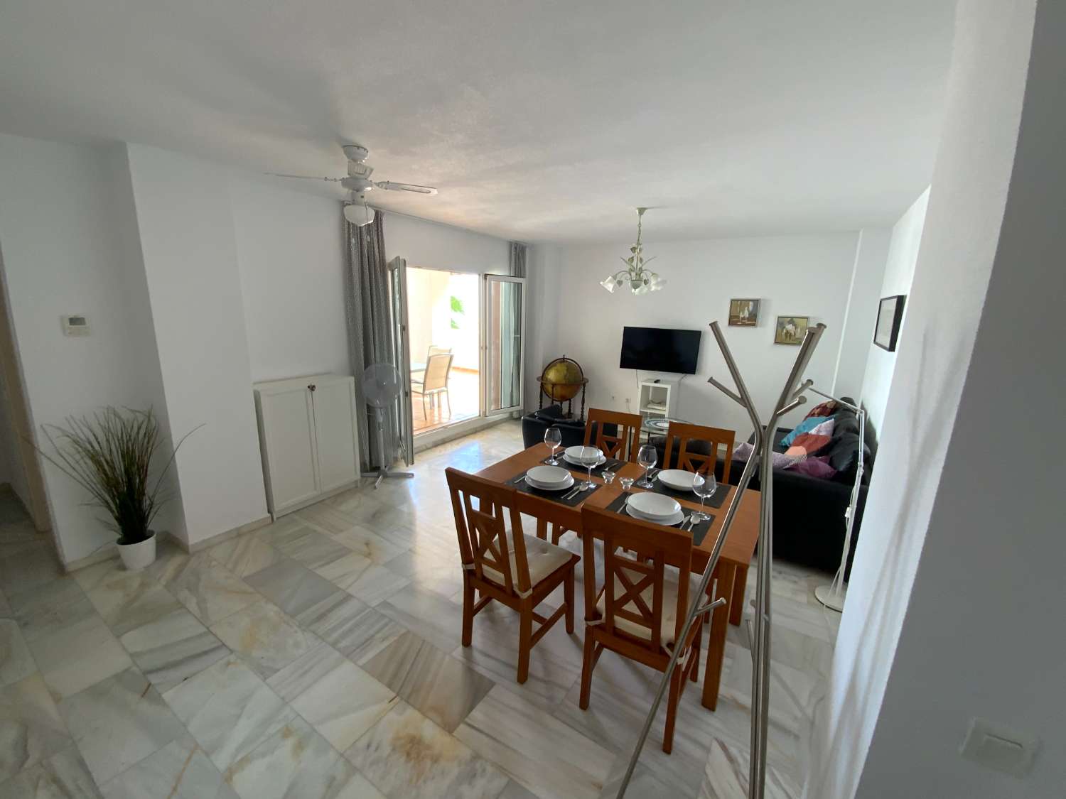 SE ALQUILA DESDE 1.9.26.30.6.27 BONITO APARTAMENTO  A  70 METROS DE LA PLAYA  EN BENALMADENA