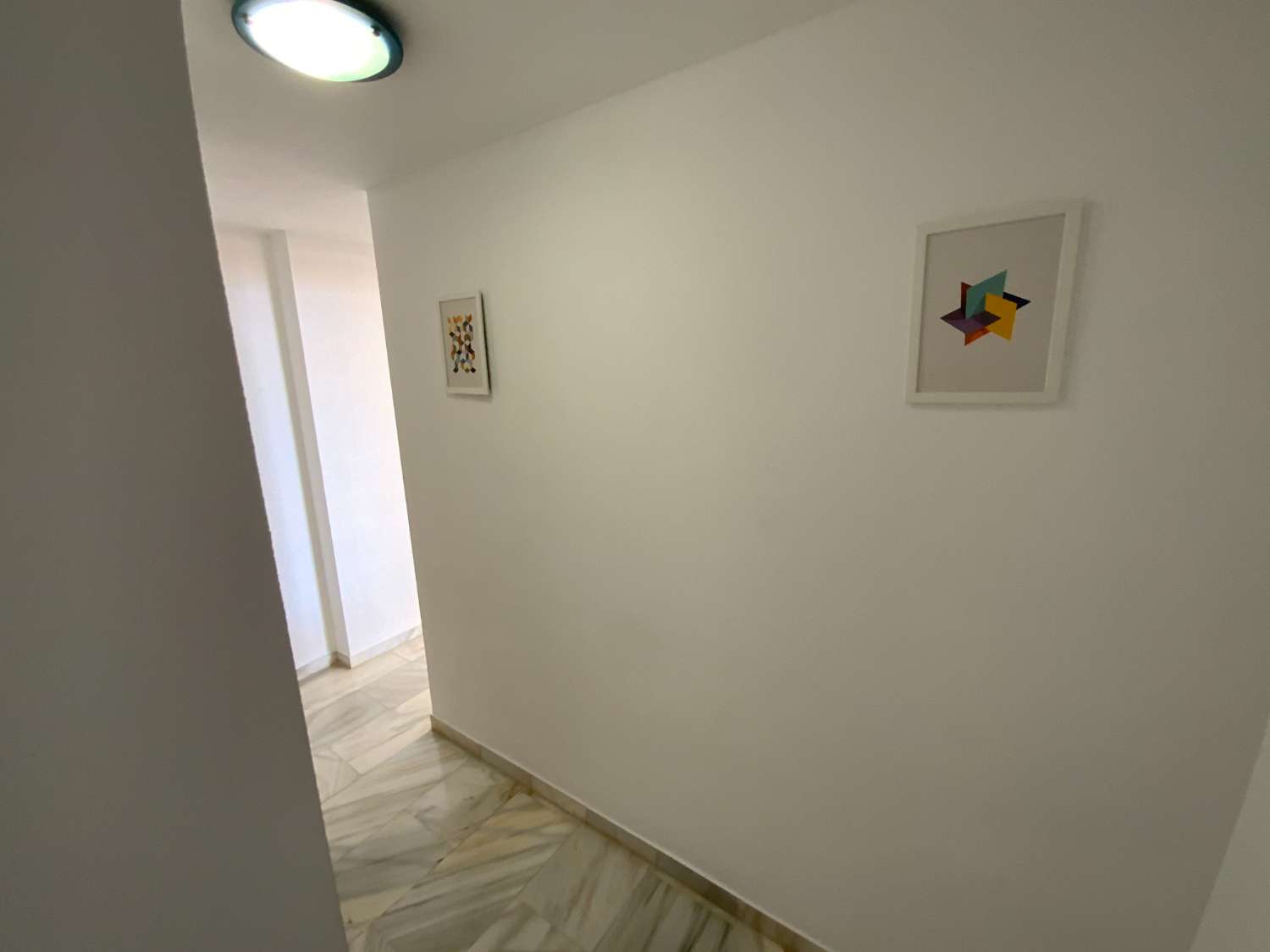 SE ALQUILA DESDE 1.9.26.30.6.27 BONITO APARTAMENTO  A  70 METROS DE LA PLAYA  EN BENALMADENA