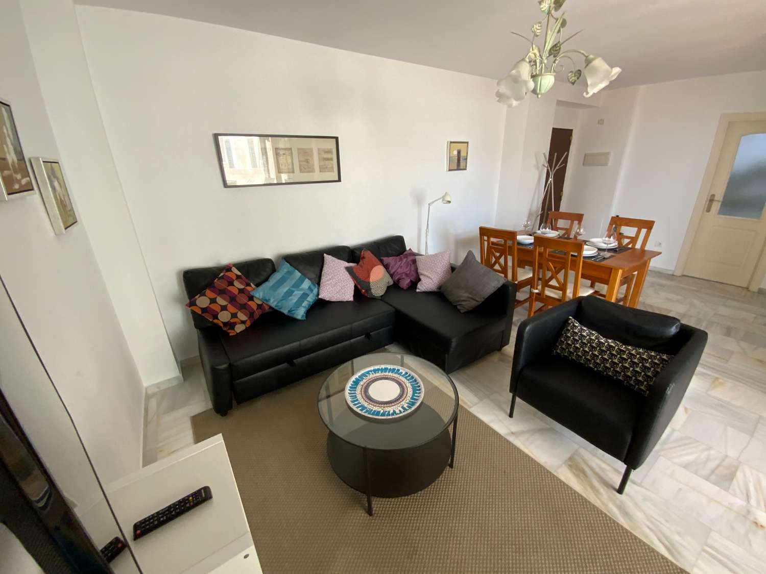 SE ALQUILA DESDE 1.9.26.30.6.27 BONITO APARTAMENTO  A  70 METROS DE LA PLAYA  EN BENALMADENA