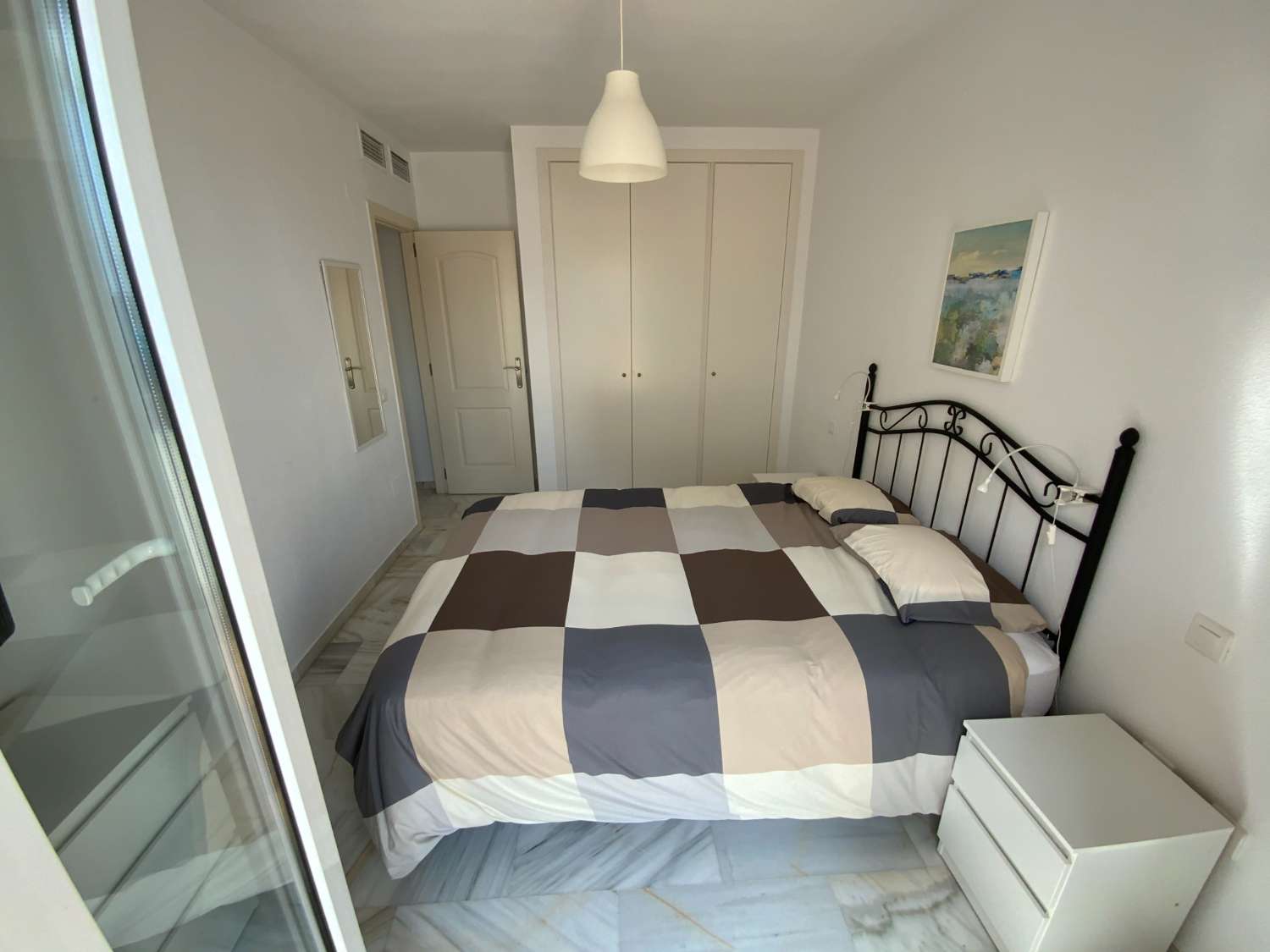 SE ALQUILA DESDE 1.9.26.30.6.27 BONITO APARTAMENTO  A  70 METROS DE LA PLAYA  EN BENALMADENA