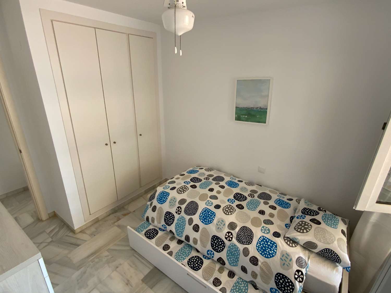 SE ALQUILA DESDE 1.9.26.30.6.27 BONITO APARTAMENTO  A  70 METROS DE LA PLAYA  EN BENALMADENA