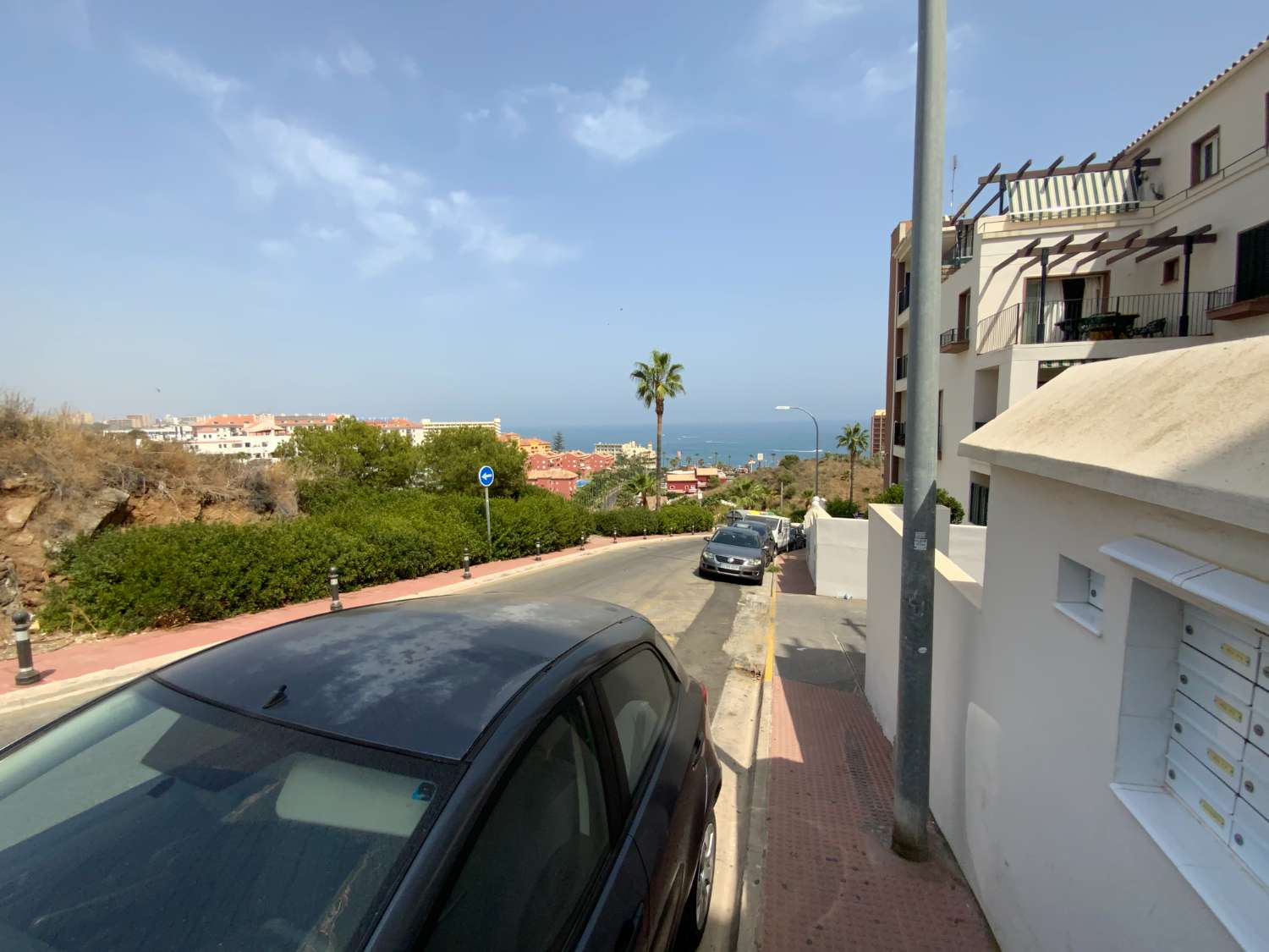 SE ALQUILA DESDE 1.9.26.30.6.27 BONITO APARTAMENTO  A  70 METROS DE LA PLAYA  EN BENALMADENA