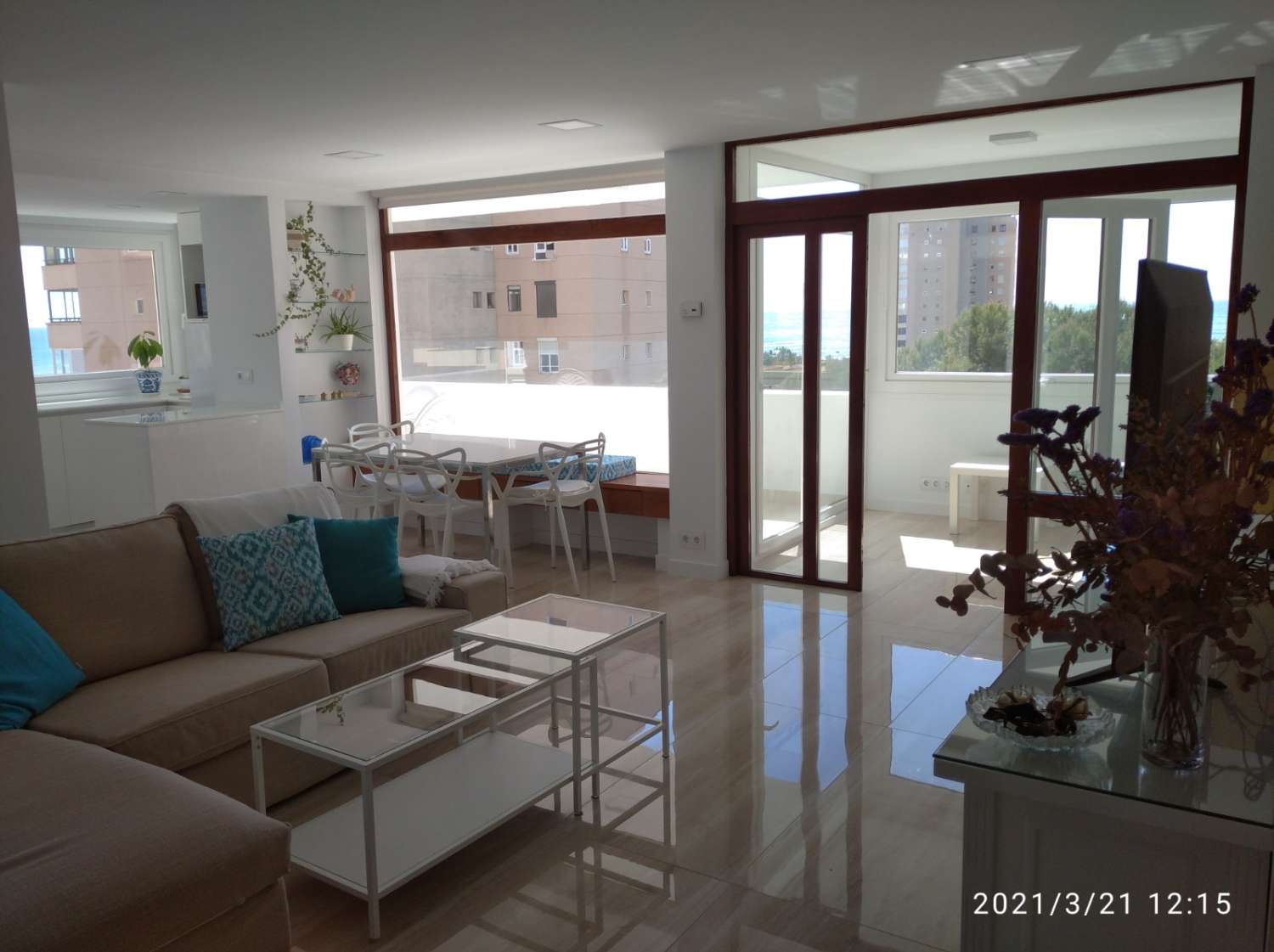SE ALQUILA DESDE 7.4.26 - 30.6.26  Y DESDE 1..9.26-30.6.27 BONITO APARTAMENTO CON VISTAS AL MAR EN PLAYAMAR (TORREMOLINOS)