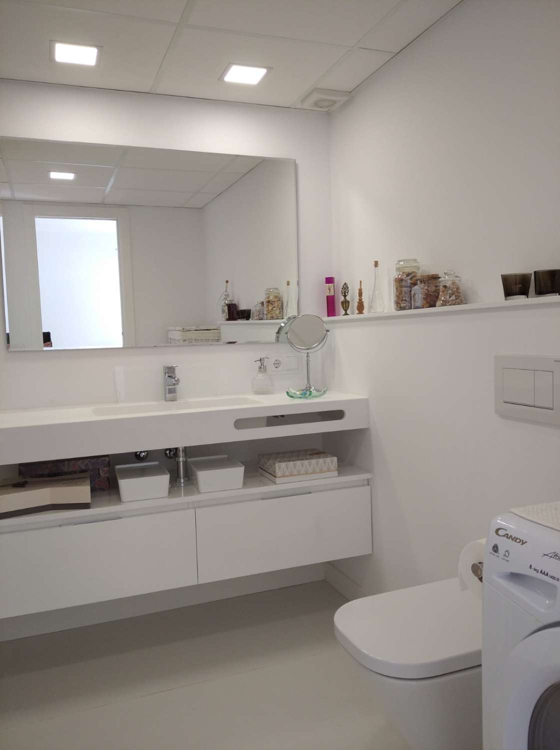 SE ALQUILA DESDE 7.4.26 - 30.6.26  Y DESDE 1..9.26-30.6.27 BONITO APARTAMENTO CON VISTAS AL MAR EN PLAYAMAR (TORREMOLINOS)