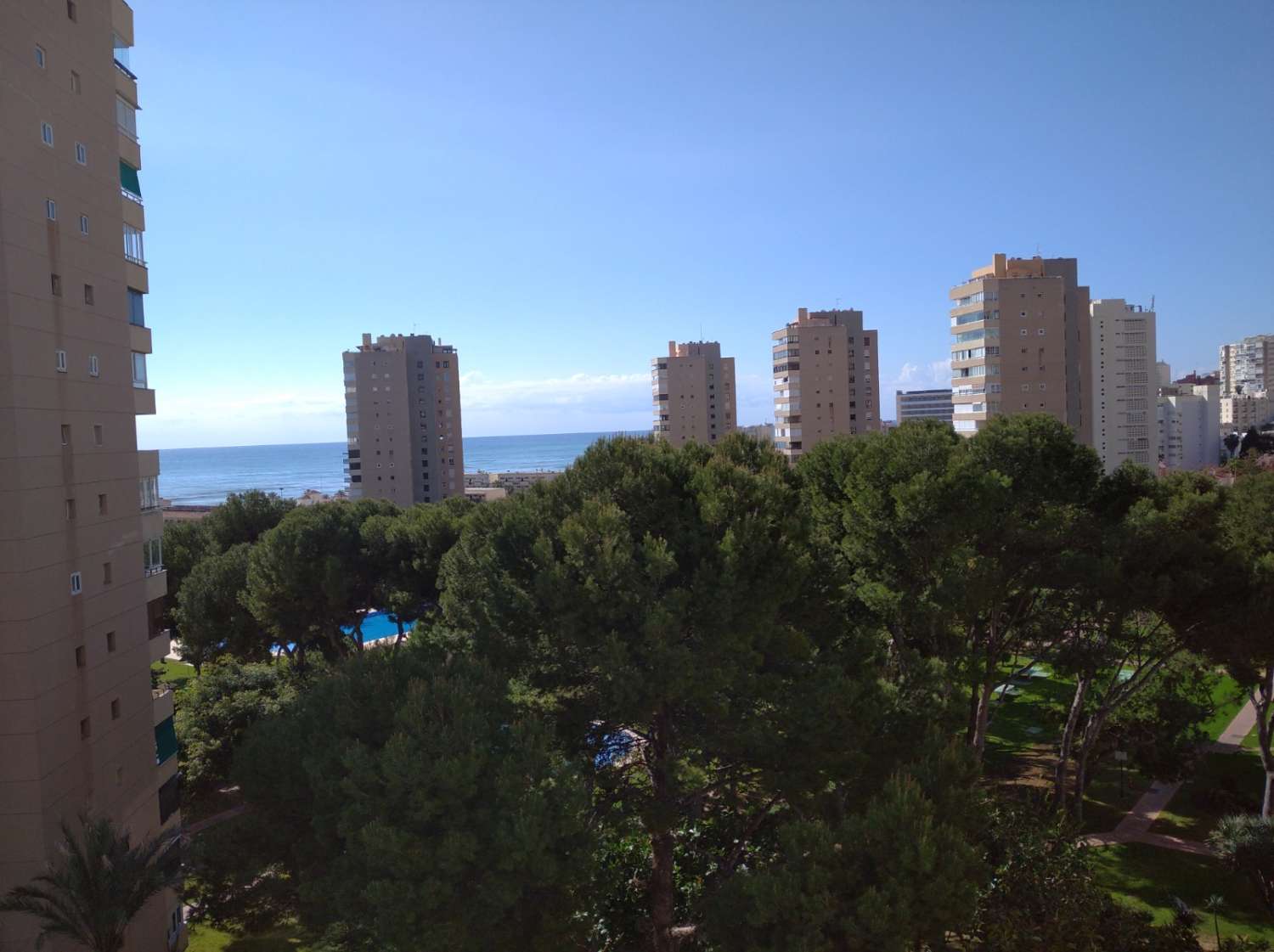 SE ALQUILA DESDE 7.4.26 - 30.6.26  Y DESDE 1..9.26-30.6.27 BONITO APARTAMENTO CON VISTAS AL MAR EN PLAYAMAR (TORREMOLINOS)
