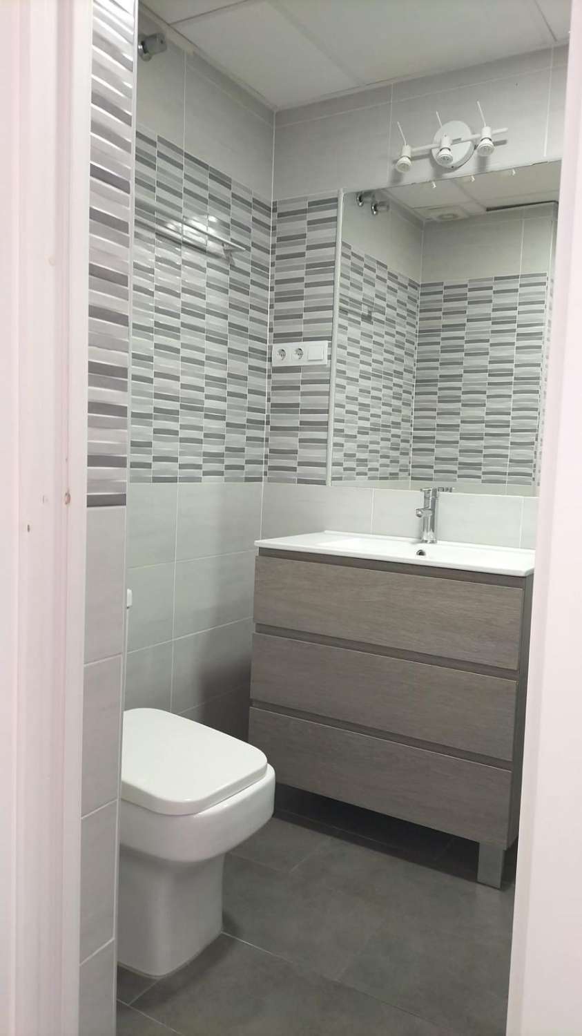 Se alquila piso con vistas frontales al mar desde ahora hasta 15.06.2026 Y desde 15/09/2026 hasta 15/06/2027 bonito apartamento en Benalmadena Costa