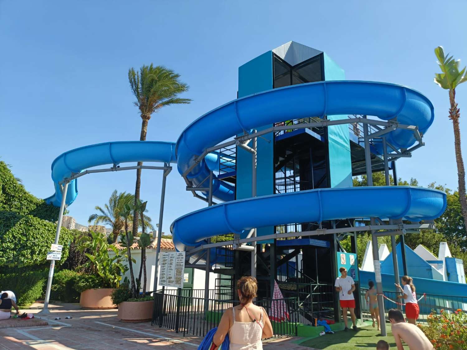 Se alquila piso con vistas frontales al mar desde ahora hasta 15.06.2026 Y desde 15/09/2026 hasta 15/06/2027 bonito apartamento en Benalmadena Costa