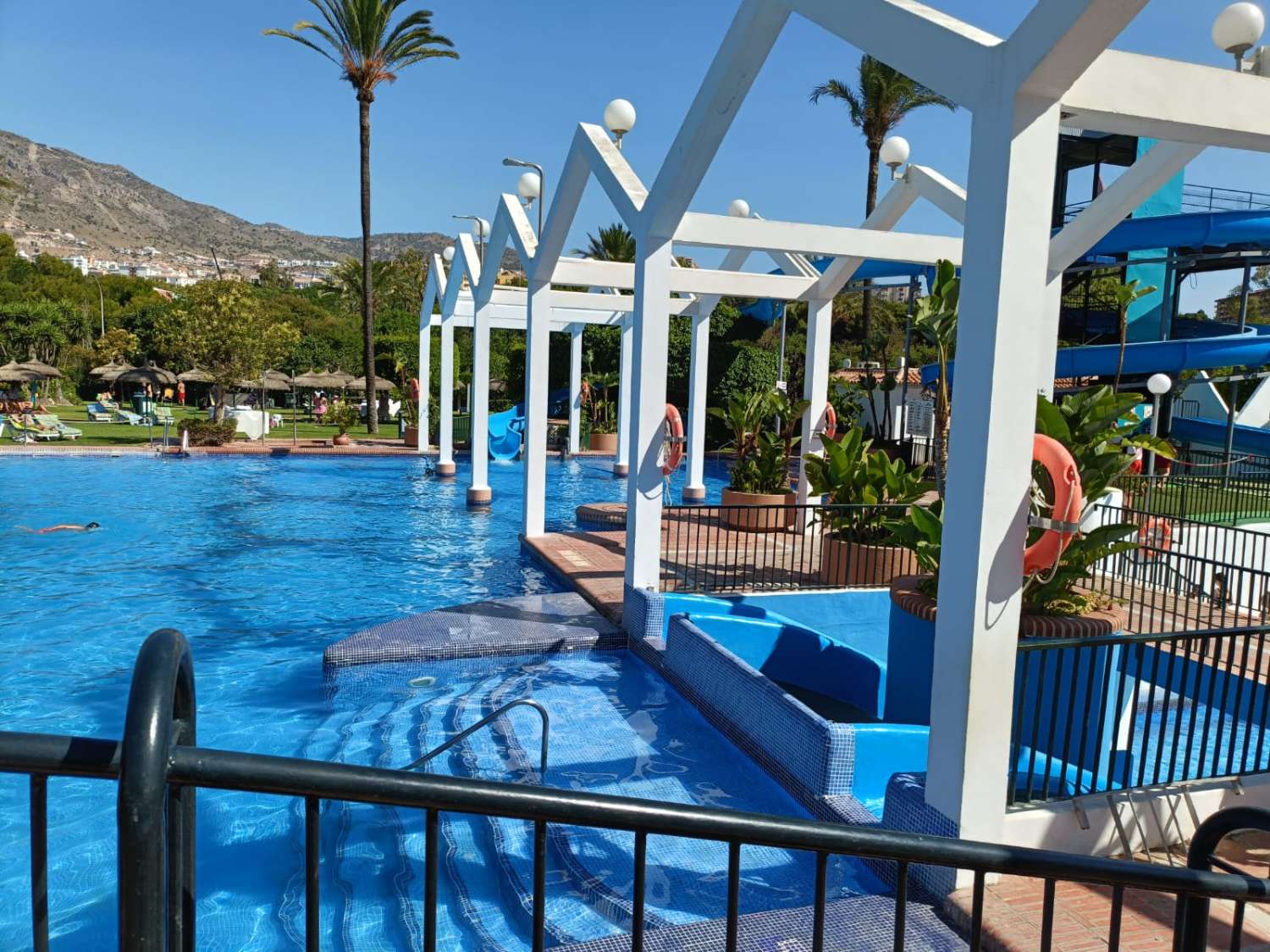 Se alquila piso con vistas frontales al mar desde ahora hasta 15.06.2026 Y desde 15/09/2026 hasta 15/06/2027 bonito apartamento en Benalmadena Costa