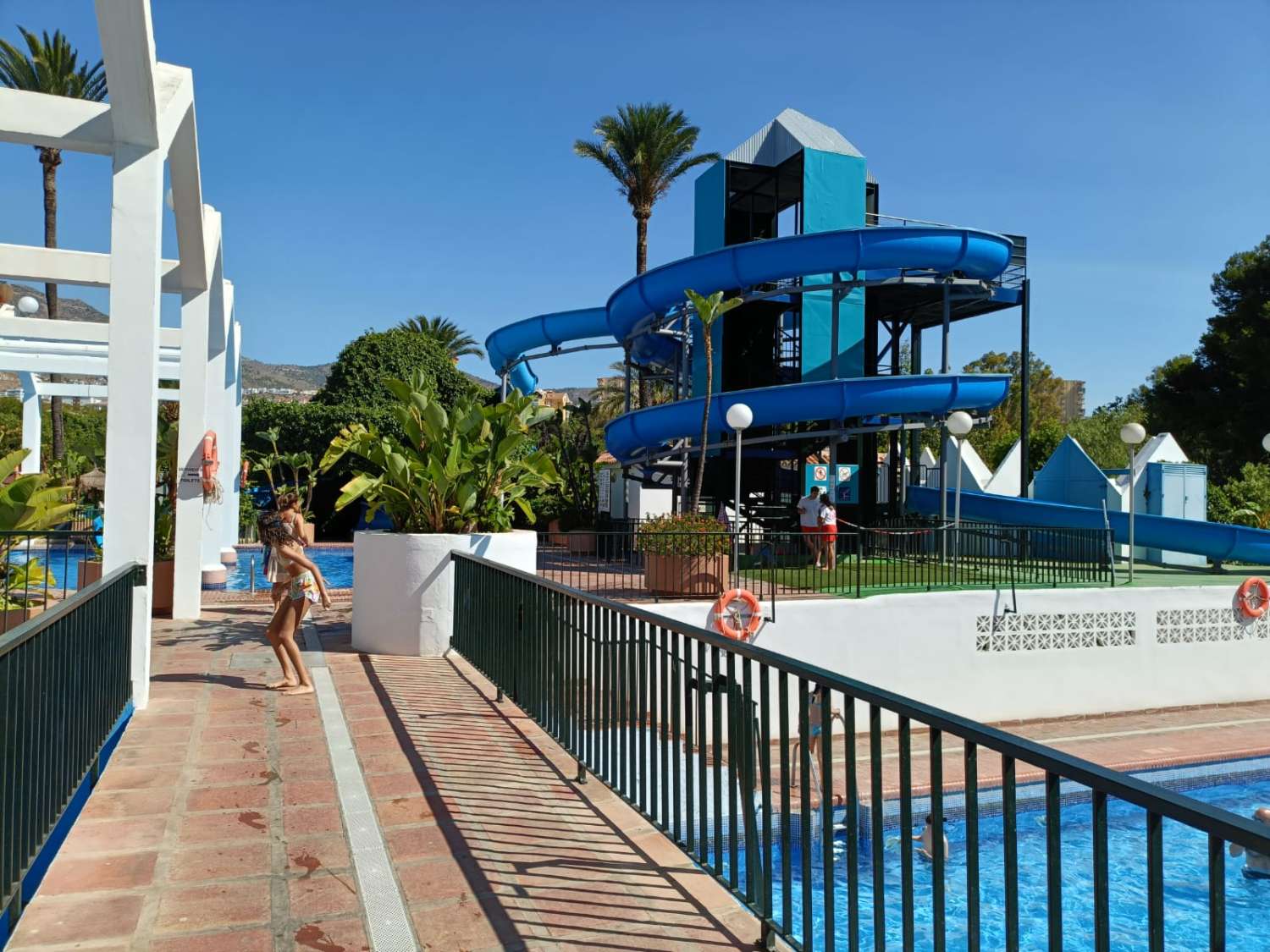 Se alquila piso con vistas frontales al mar desde ahora hasta 15.06.2026 Y desde 15/09/2026 hasta 15/06/2027 bonito apartamento en Benalmadena Costa