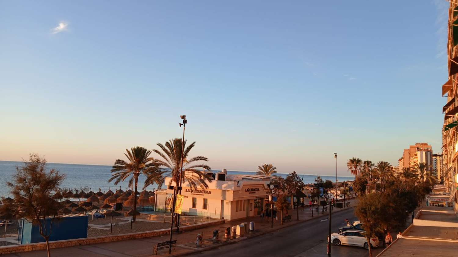 Se alquila desde  01/10/2026 hasta 31/05/2027 bonito apartamento en Fuengirola con vistas al mar