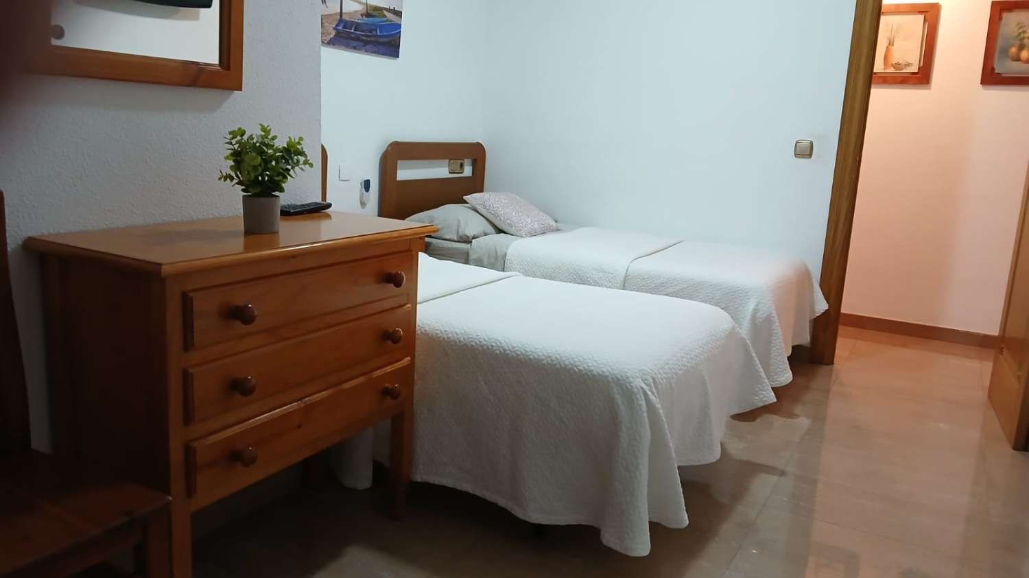 Se alquila desde  01/10/2026 hasta 31/05/2027 bonito apartamento en Fuengirola con vistas al mar