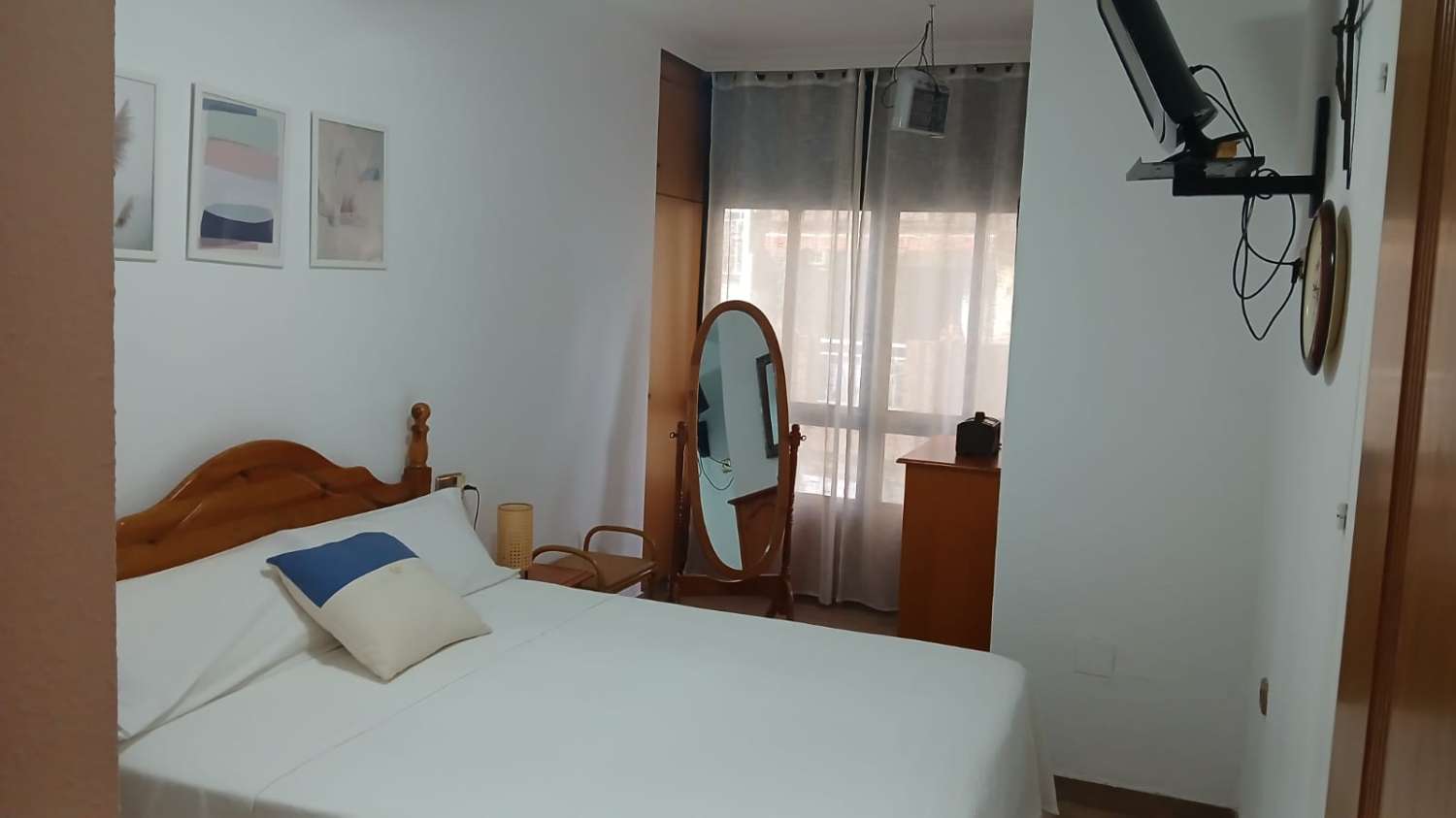 Se alquila desde  01/10/2026 hasta 31/05/2027 bonito apartamento en Fuengirola con vistas al mar