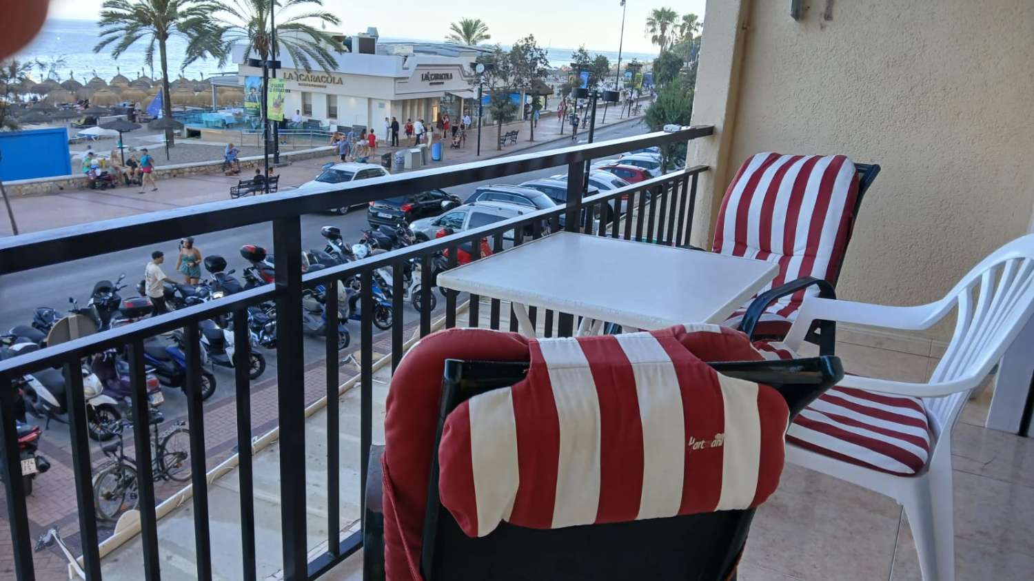 Se alquila desde  01/10/2026 hasta 31/05/2027 bonito apartamento en Fuengirola con vistas al mar