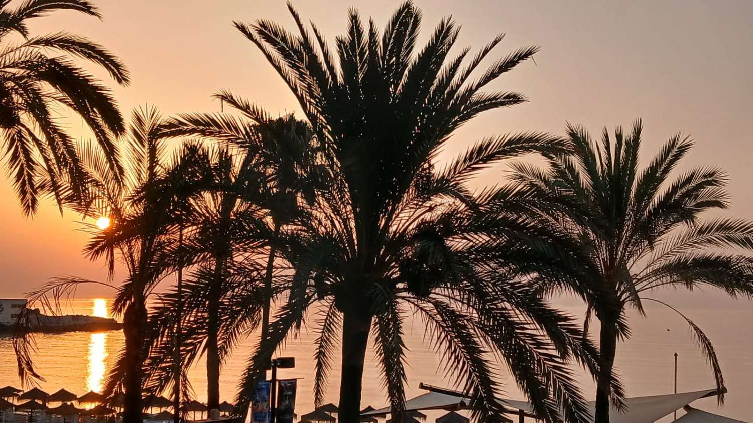 Se alquila desde  01/10/2026 hasta 31/05/2027 bonito apartamento en Fuengirola con vistas al mar