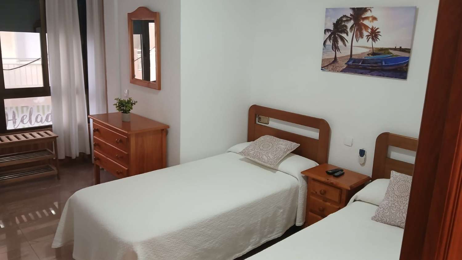 Se alquila desde  01/10/2026 hasta 31/05/2027 bonito apartamento en Fuengirola con vistas al mar