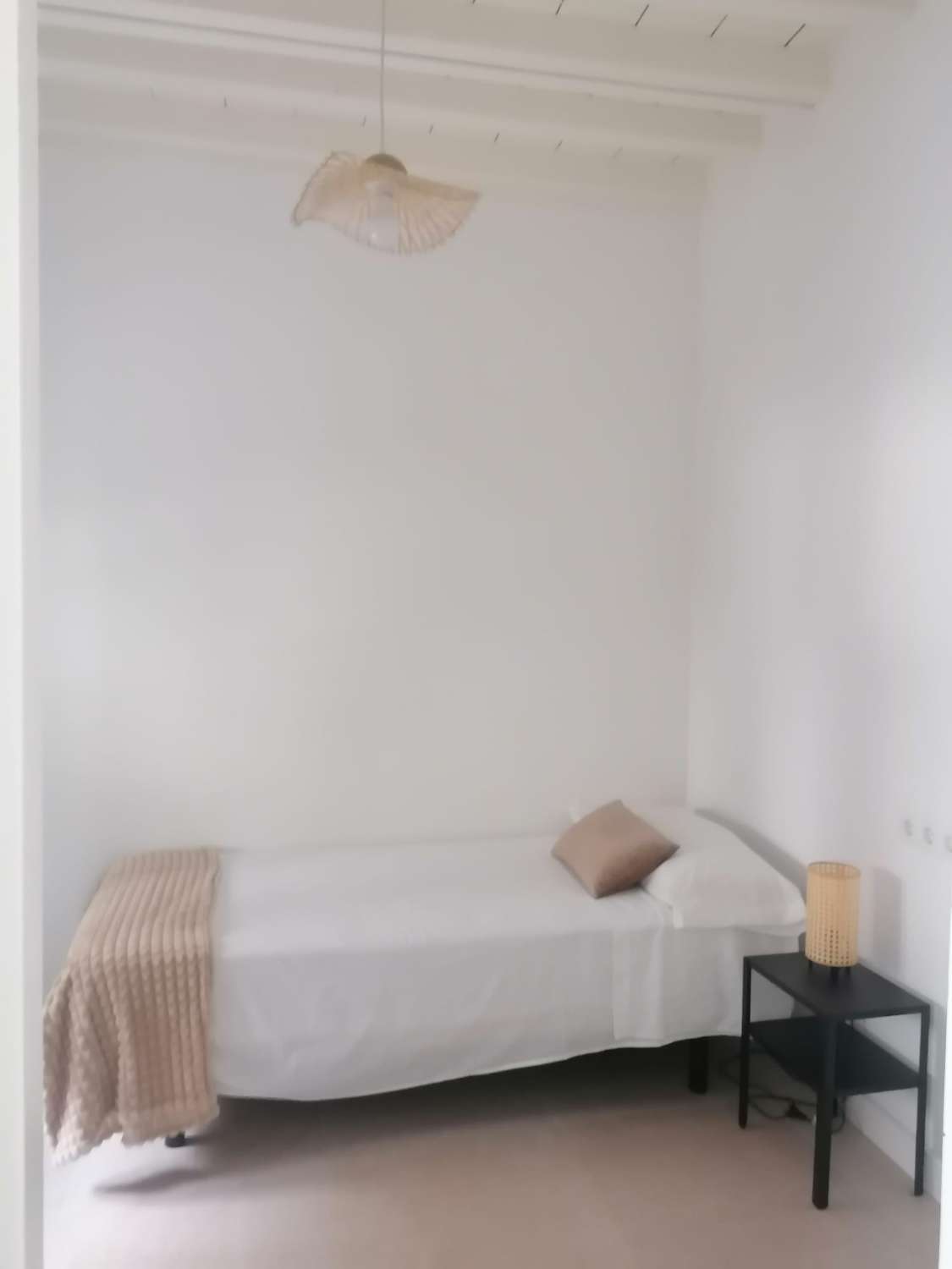 SE ALQUILA POR LARGA TEMPORADA MAGNIFICACASA EN COIN