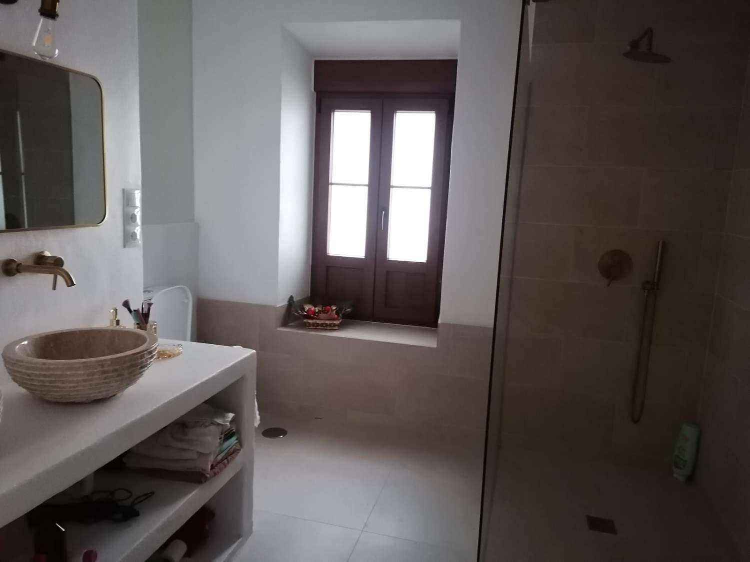 SE ALQUILA POR LARGA TEMPORADA MAGNIFICACASA EN COIN