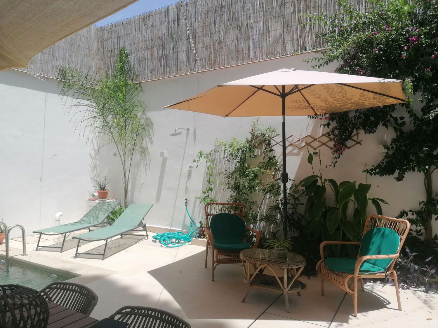 SE ALQUILA POR LARGA TEMPORADA MAGNIFICACASA EN COIN