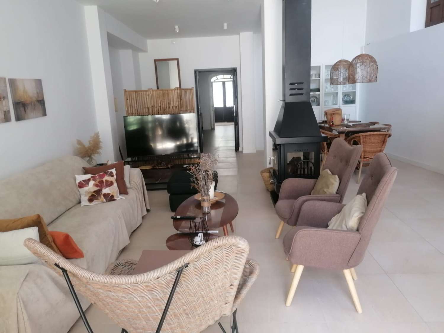 SE ALQUILA POR LARGA TEMPORADA MAGNIFICACASA EN COIN