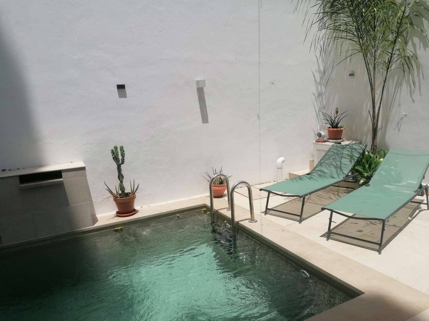 SE ALQUILA POR LARGA TEMPORADA MAGNIFICACASA EN COIN