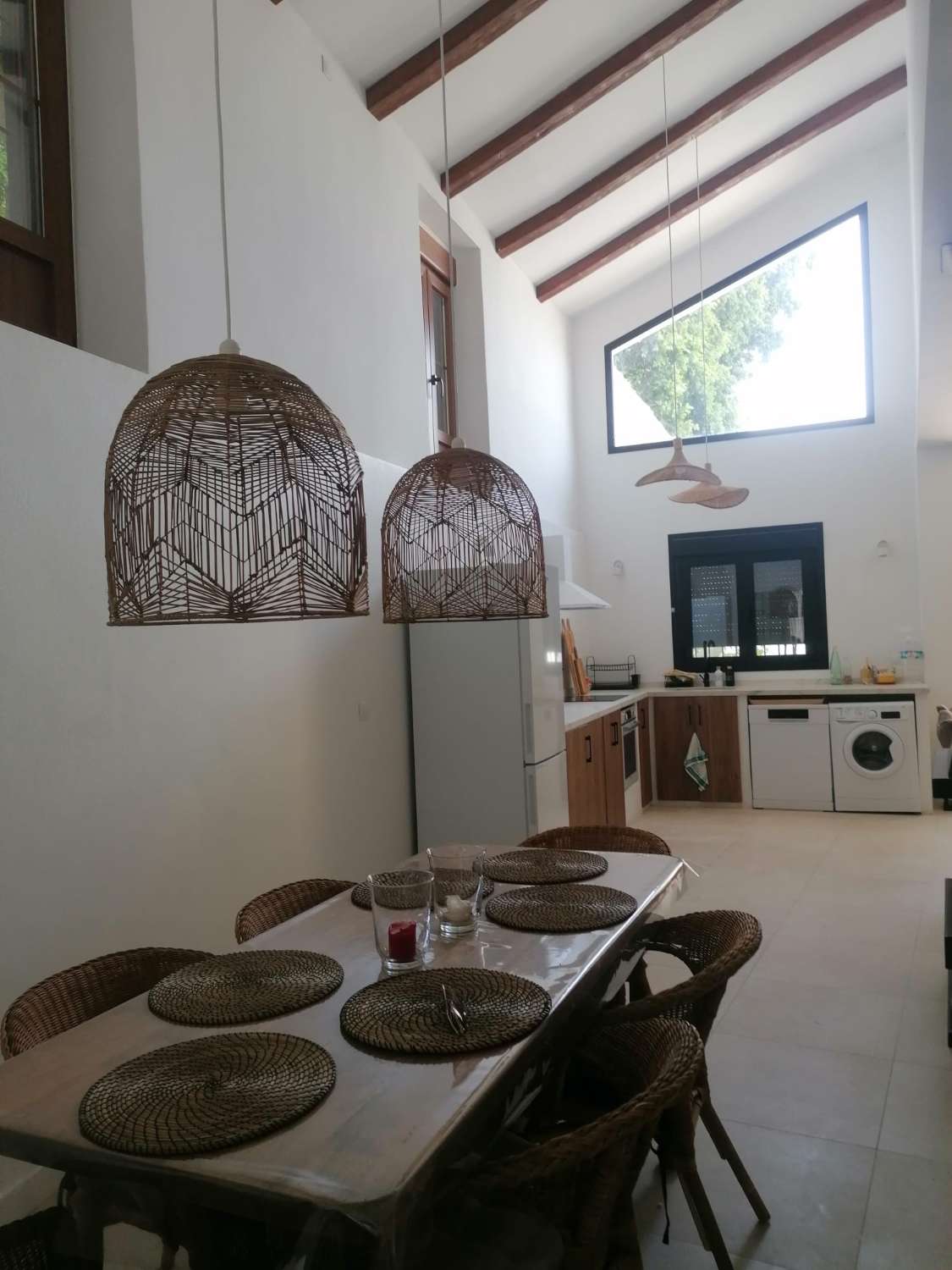 SE ALQUILA POR LARGA TEMPORADA MAGNIFICACASA EN COIN