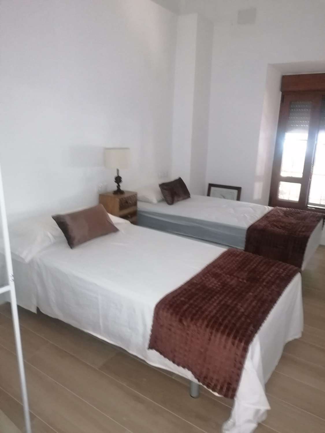 SE ALQUILA POR LARGA TEMPORADA MAGNIFICACASA EN COIN