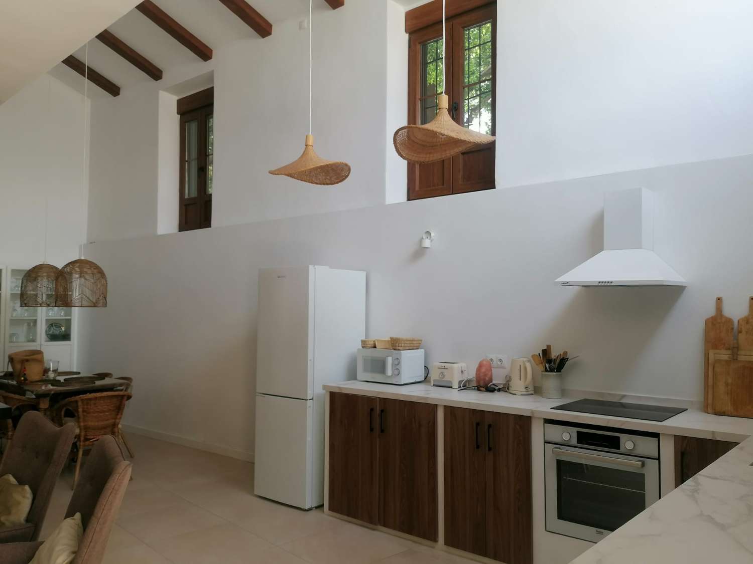 SE ALQUILA POR LARGA TEMPORADA MAGNIFICACASA EN COIN