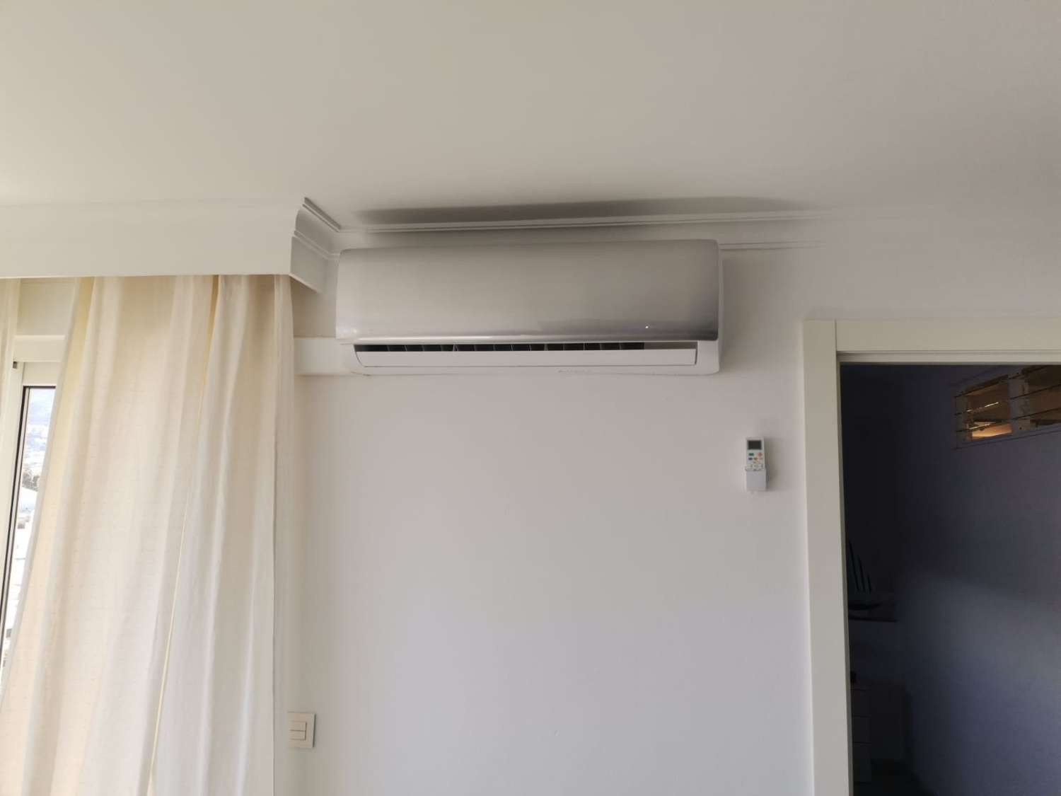 SE ALQUILA  POR LARGA TEMPORADA MAGNIFICO APARTAMENTO CON VISTAS AL MAR EN   2ª LINEA DE PLAYA EN BENALMADENA