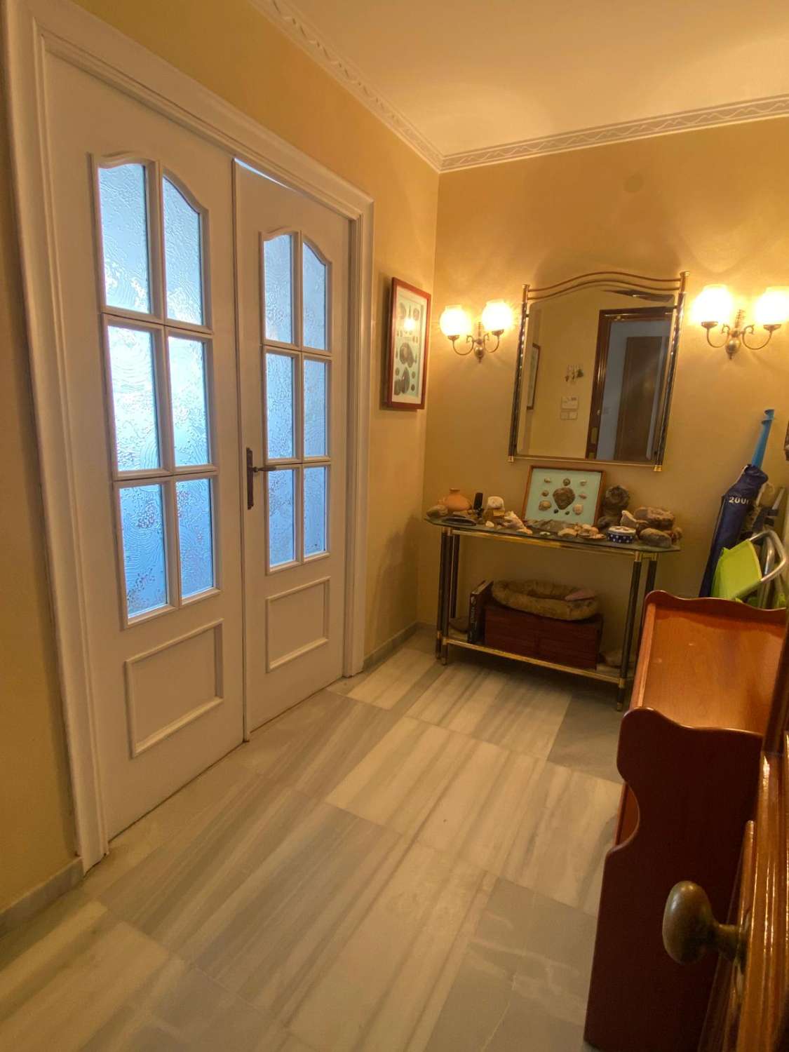 SE ALQUILA DESDE AHORA HASTA 30.6.26 Y DE 1.9.26-30.6.27  BONITO APARTAMENTO EN 2ª LINEA DE PLAYA CON VISTAS AL MAR LATERALES  EN BENALMADENA