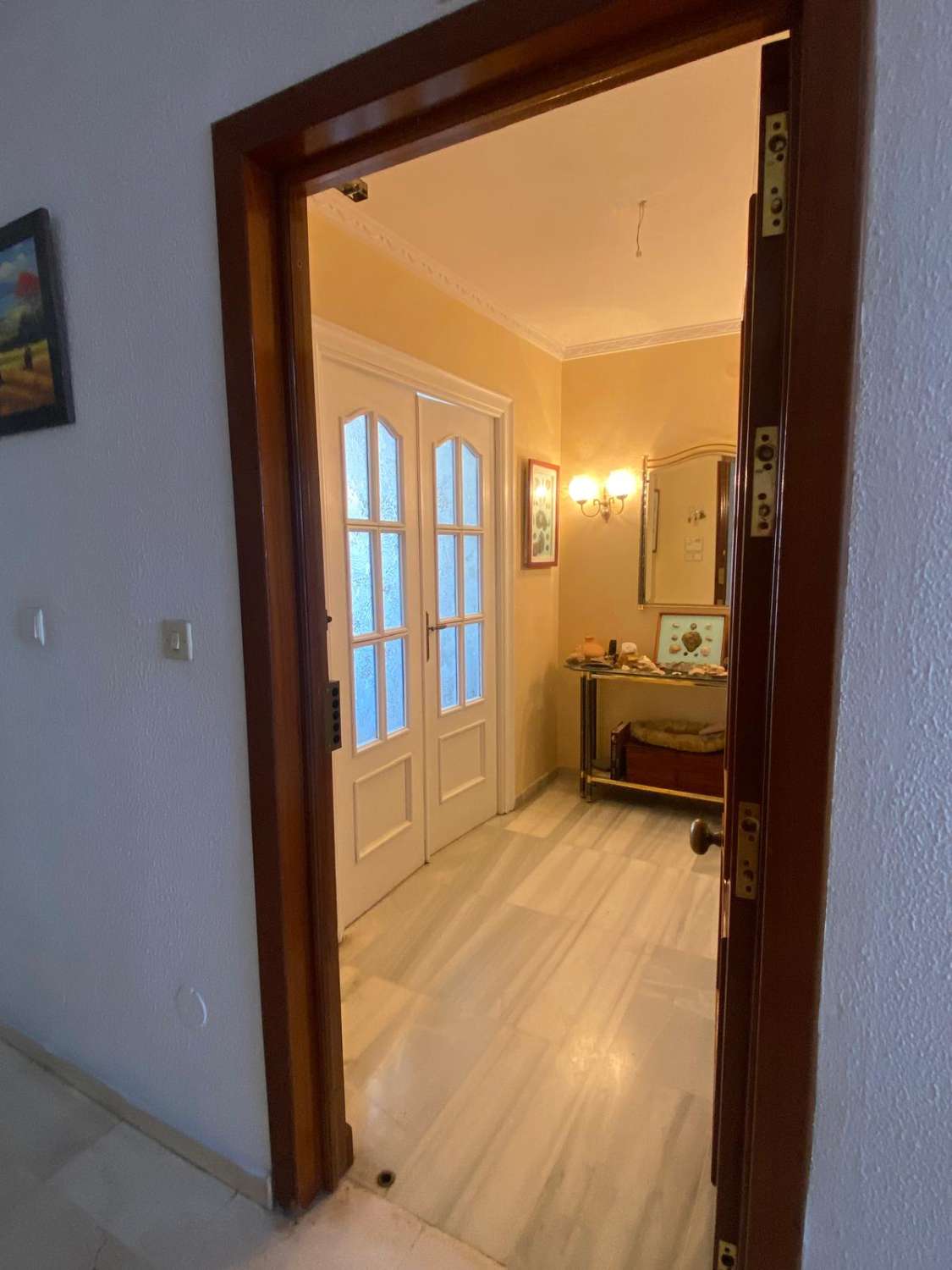 SE ALQUILA DESDE AHORA HASTA 30.6.26 Y DE 1.9.26-30.6.27  BONITO APARTAMENTO EN 2ª LINEA DE PLAYA CON VISTAS AL MAR LATERALES  EN BENALMADENA