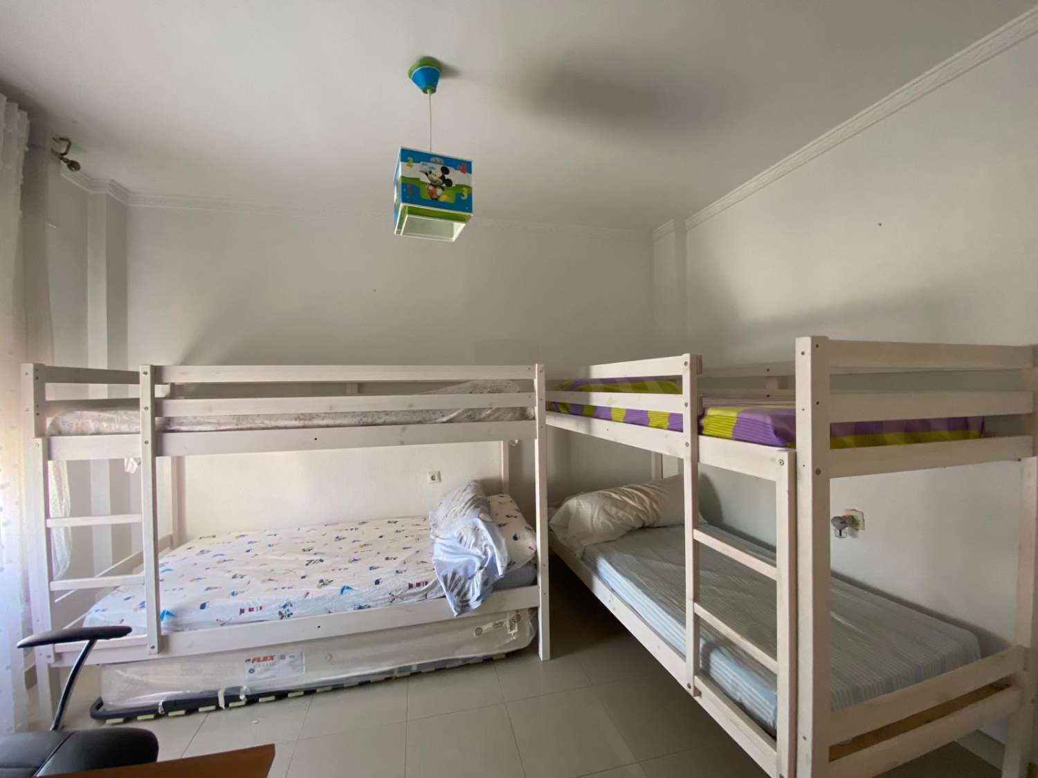 SE ALQUILA DESDE AHORA HASTA 30.6.26 Y DE 1.9.26-30.6.27  BONITO APARTAMENTO EN 2ª LINEA DE PLAYA CON VISTAS AL MAR LATERALES  EN BENALMADENA