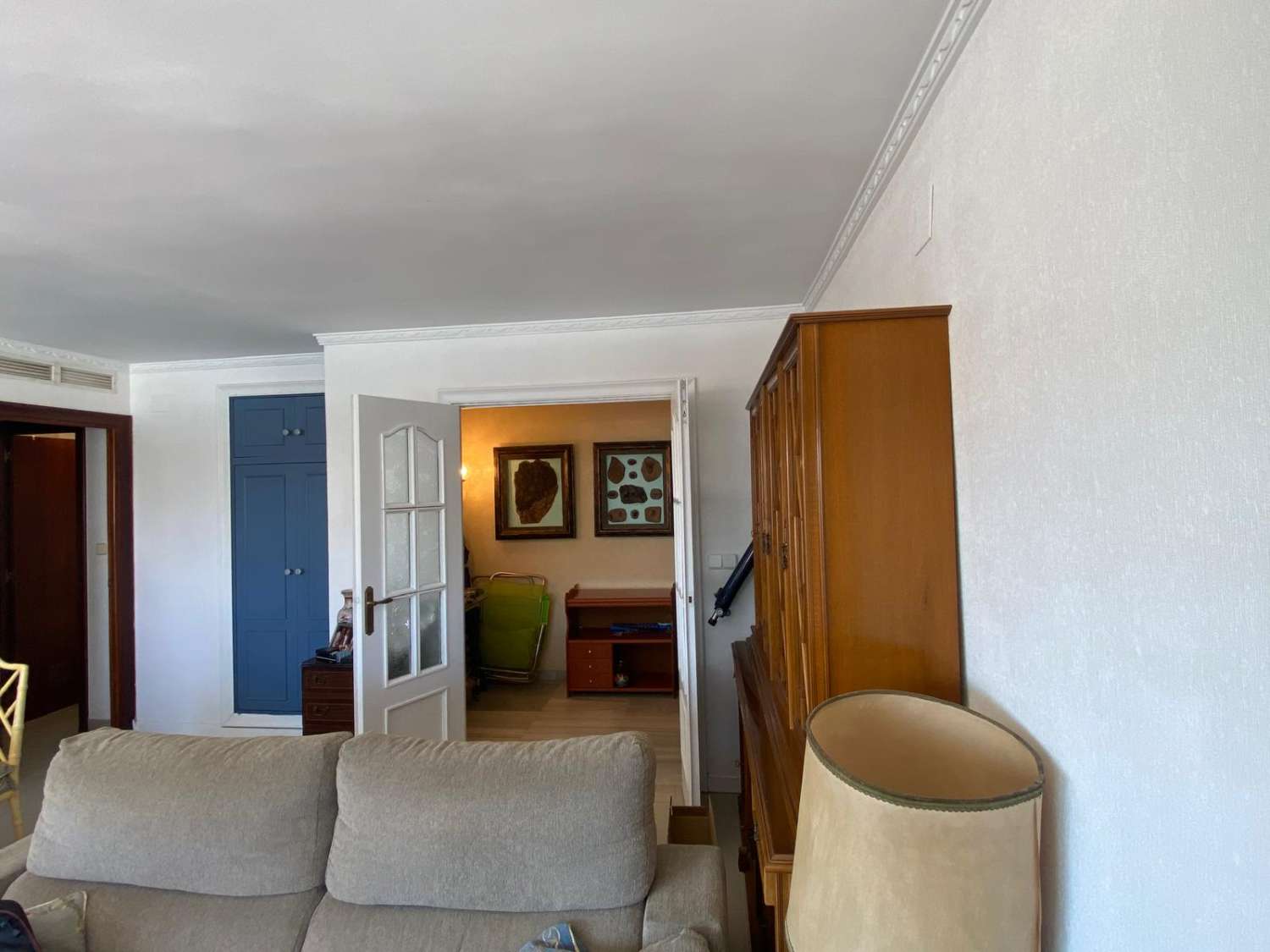 SE ALQUILA DESDE AHORA HASTA 30.6.26 Y DE 1.9.26-30.6.27  BONITO APARTAMENTO EN 2ª LINEA DE PLAYA CON VISTAS AL MAR LATERALES  EN BENALMADENA