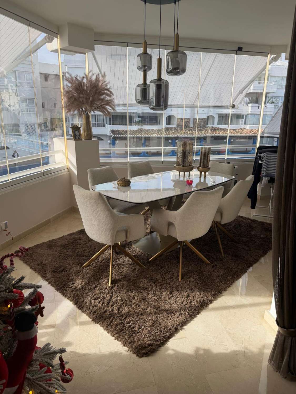 SE VENDE PRECIOSO APARTAMENTO TOTALMENTE RENOVADO  EN PUERTO MARINACON VISTAS AL MAR    (BENALMADENA)