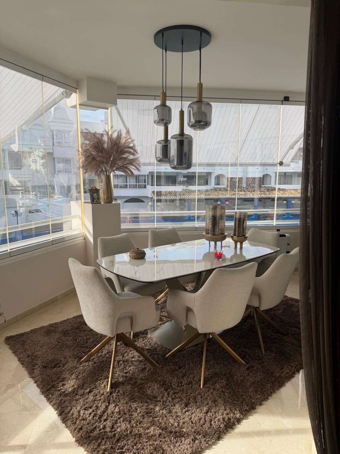 SE VENDE PRECIOSO APARTAMENTO TOTALMENTE RENOVADO  EN PUERTO MARINACON VISTAS AL MAR    (BENALMADENA)