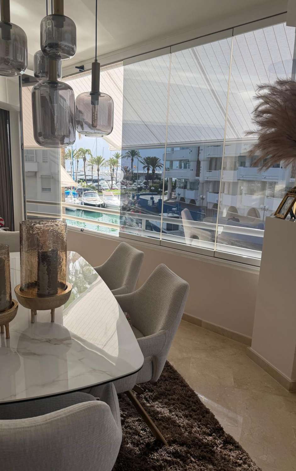 SE VENDE PRECIOSO APARTAMENTO TOTALMENTE RENOVADO  EN PUERTO MARINACON VISTAS AL MAR    (BENALMADENA)