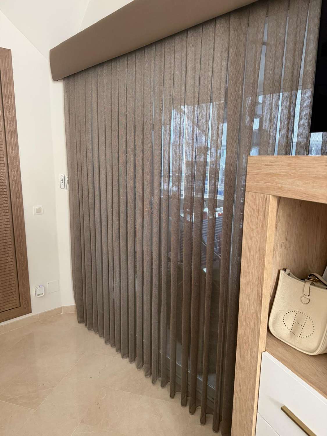 SE VENDE PRECIOSO APARTAMENTO TOTALMENTE RENOVADO  EN PUERTO MARINACON VISTAS AL MAR    (BENALMADENA)